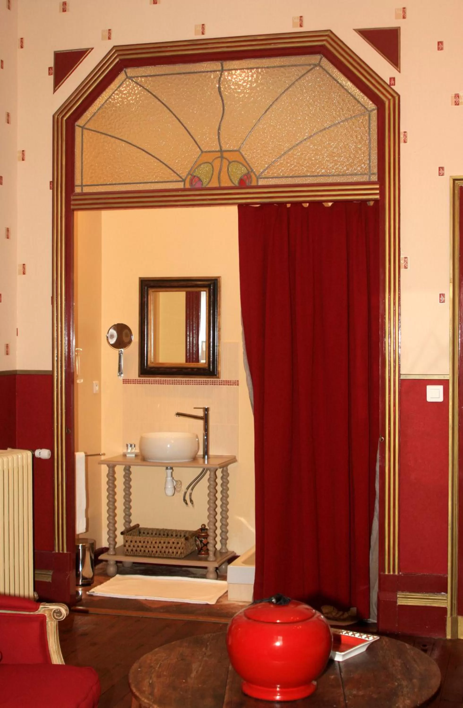 Bathroom in Château la Moune