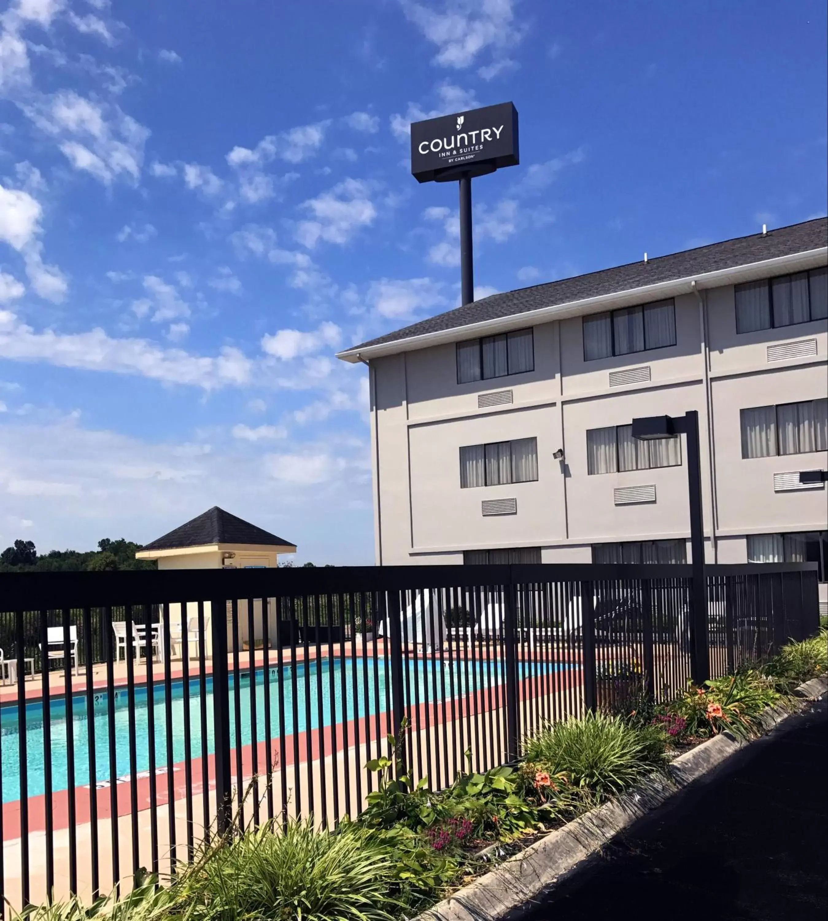 Day, Pool View in Country Inn & Suites by Radisson, Abingdon, VA