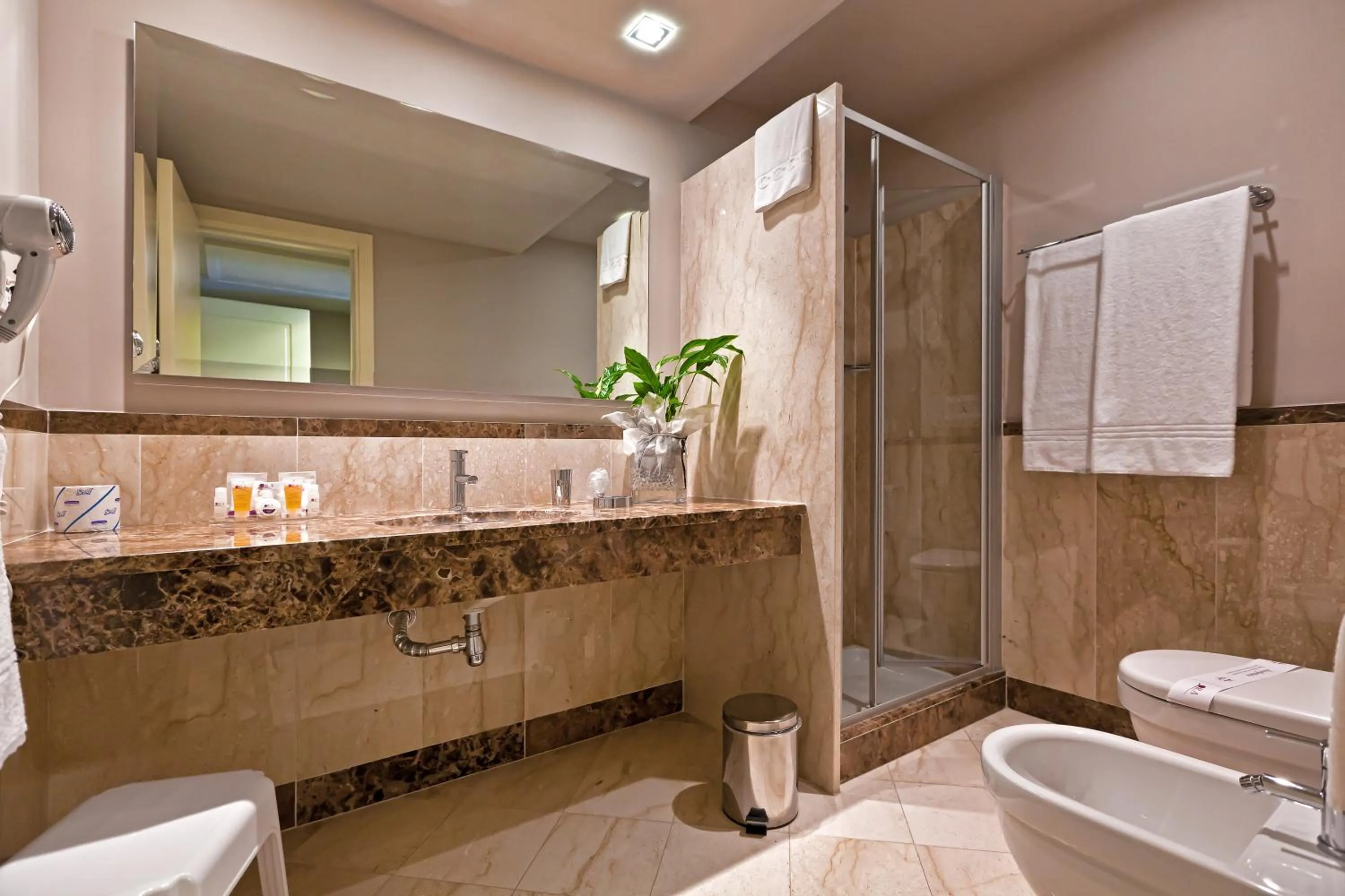 Shower in Grand Hotel Villa Itria Congress & Spa