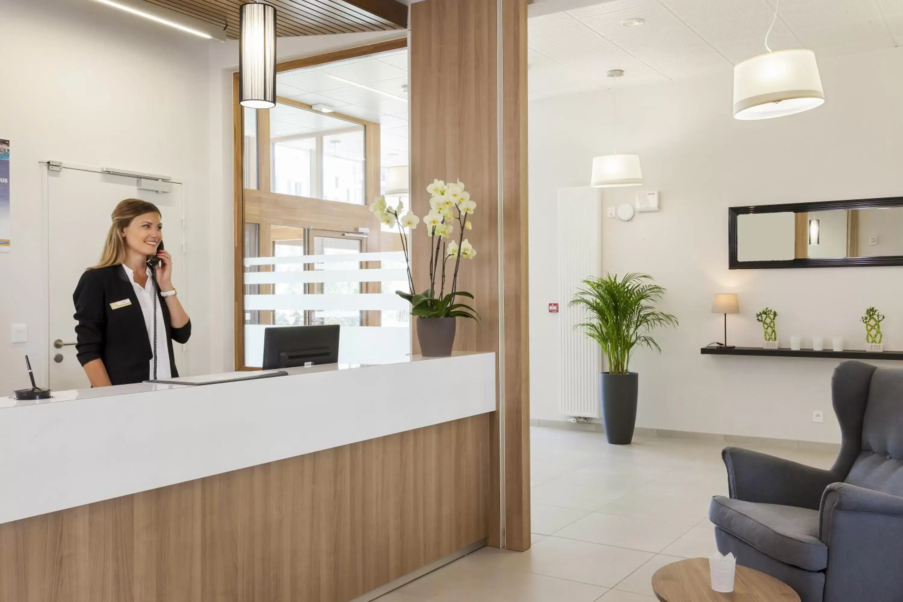 Lobby or reception in Nehô Suites Porte de Genève - Gare Annemasse Lobby or reception in Nehô Suites Porte de Genève - Gare Annemasse