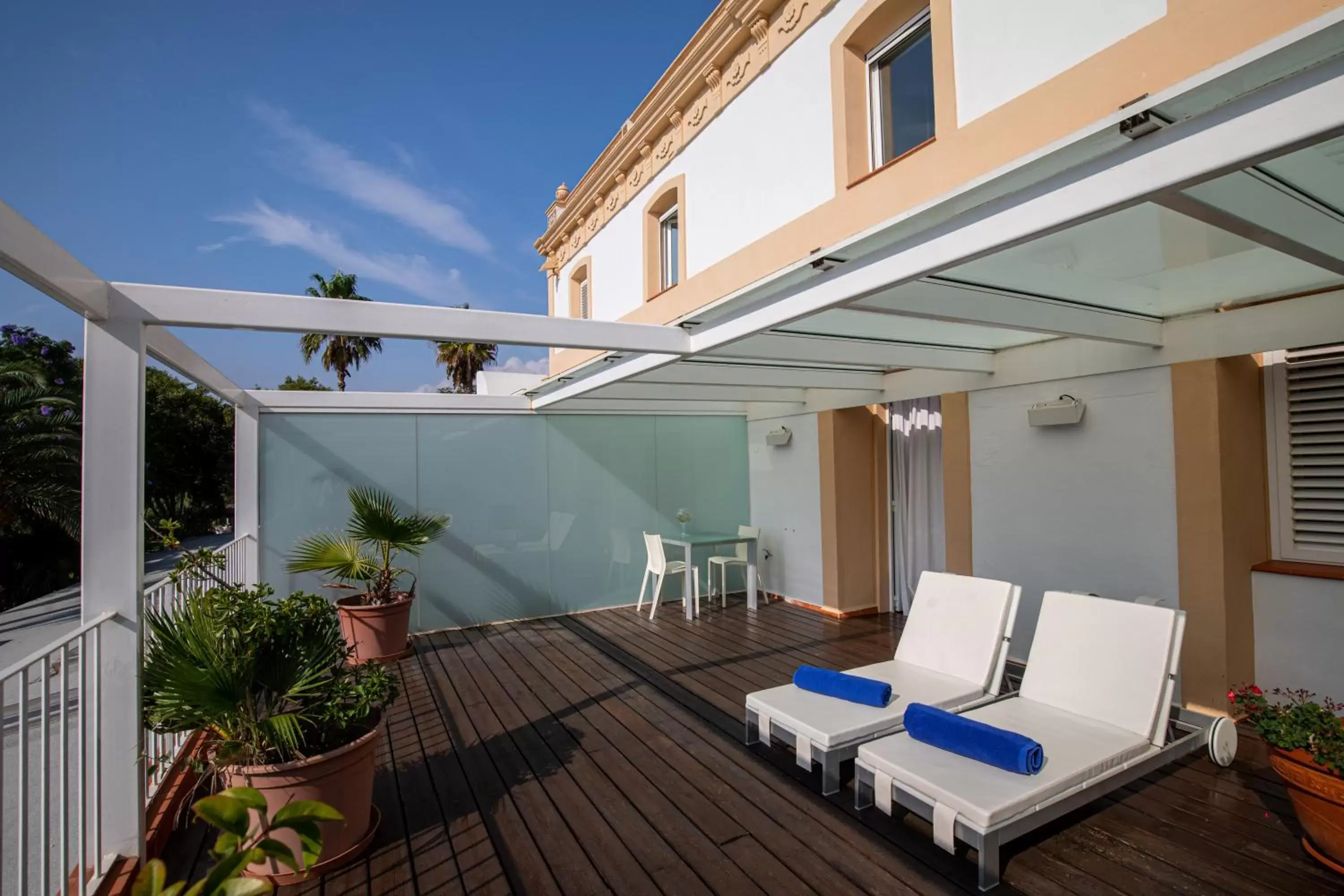 Balcony/Terrace, Swimming Pool in Hotel Tancat de Codorniu