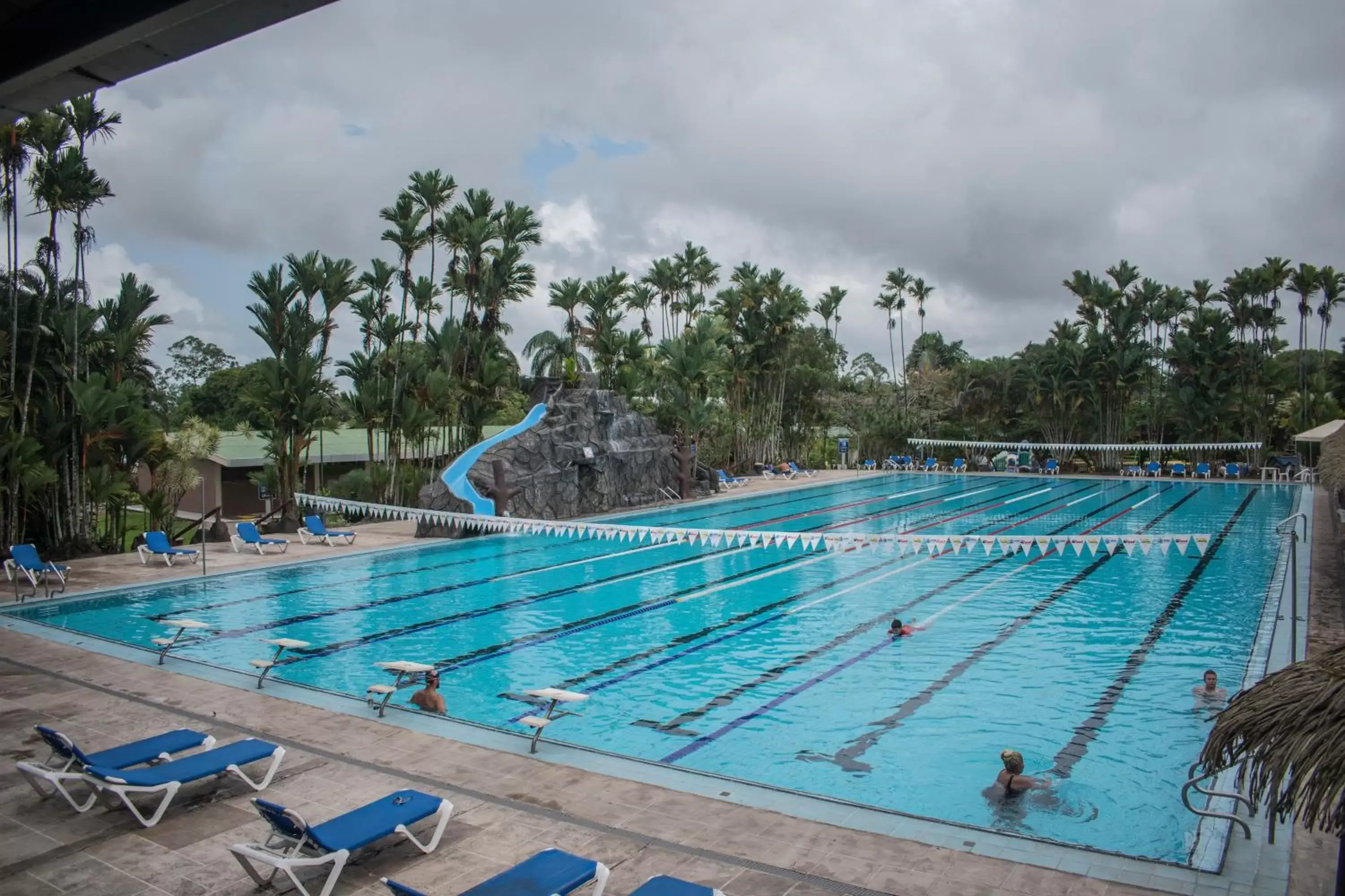 Swimming Pool in Hotel Suerre