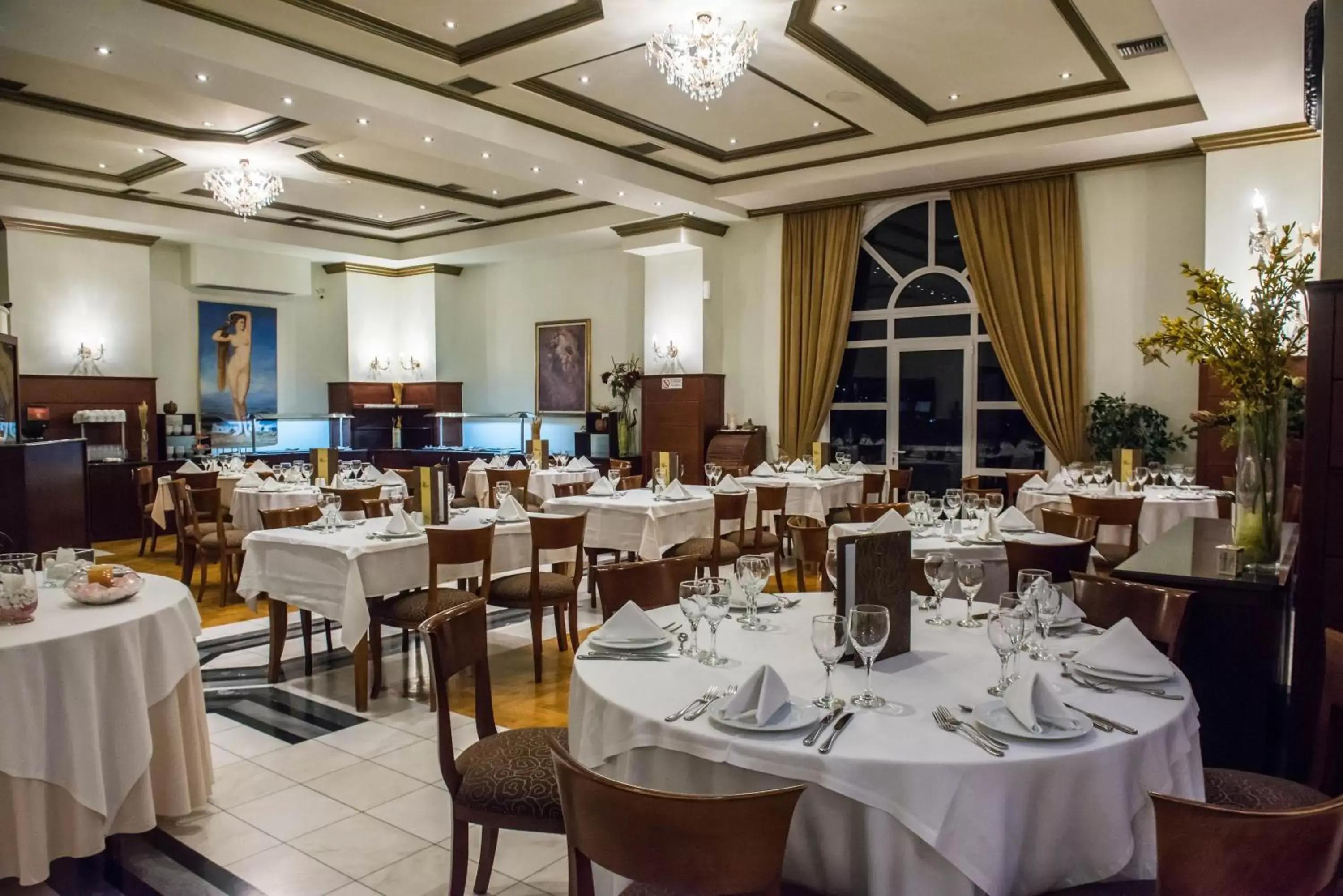 Restaurant/Places to Eat in Kouros Hotel