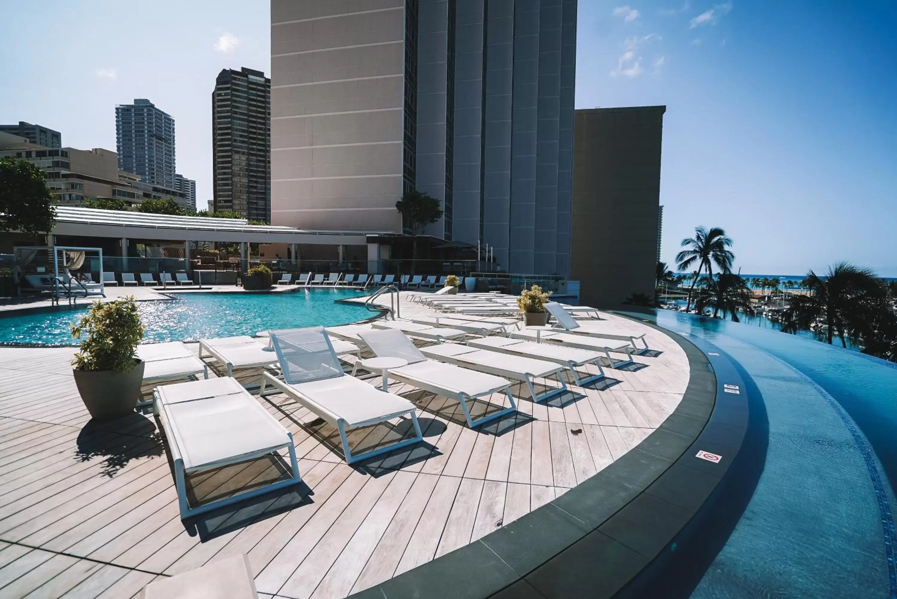 Pool view, Swimming Pool in Prince Waikiki