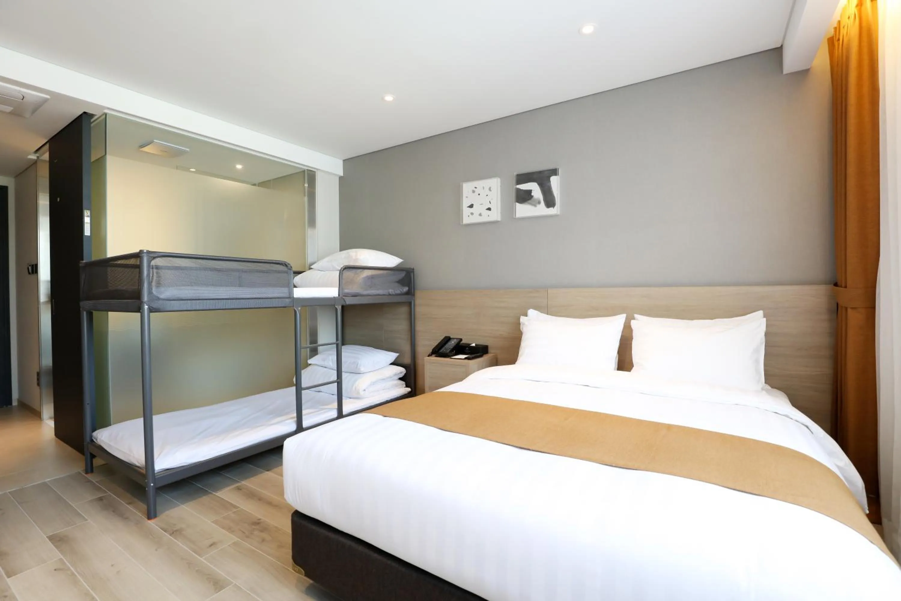 Bed in Gangneung City Hotel