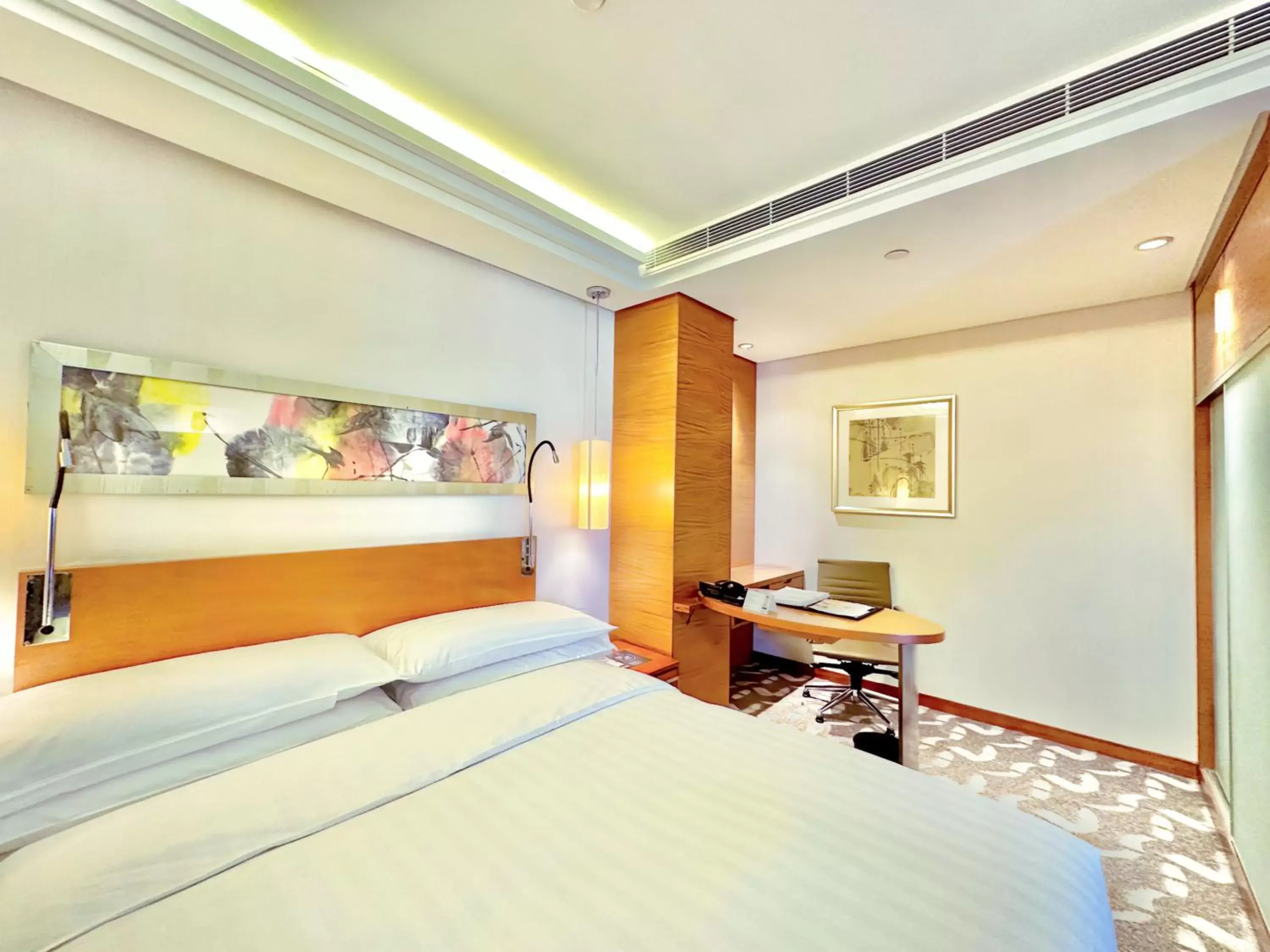 Bed in Swissotel Foshan, Guangdong - Free shuttle bus during canton fair complex during canton fair period