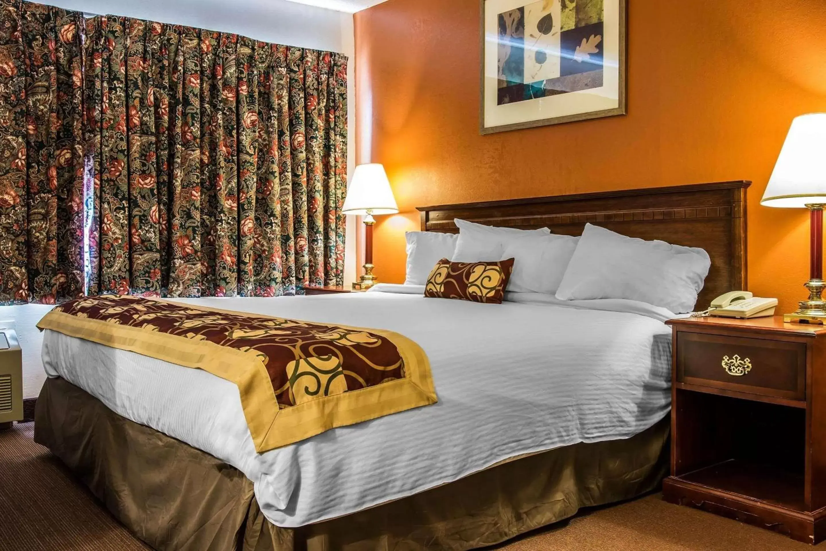 Photo of the whole room, Bed in Rodeway Inn Photo of the whole room, Bed in Rodeway Inn