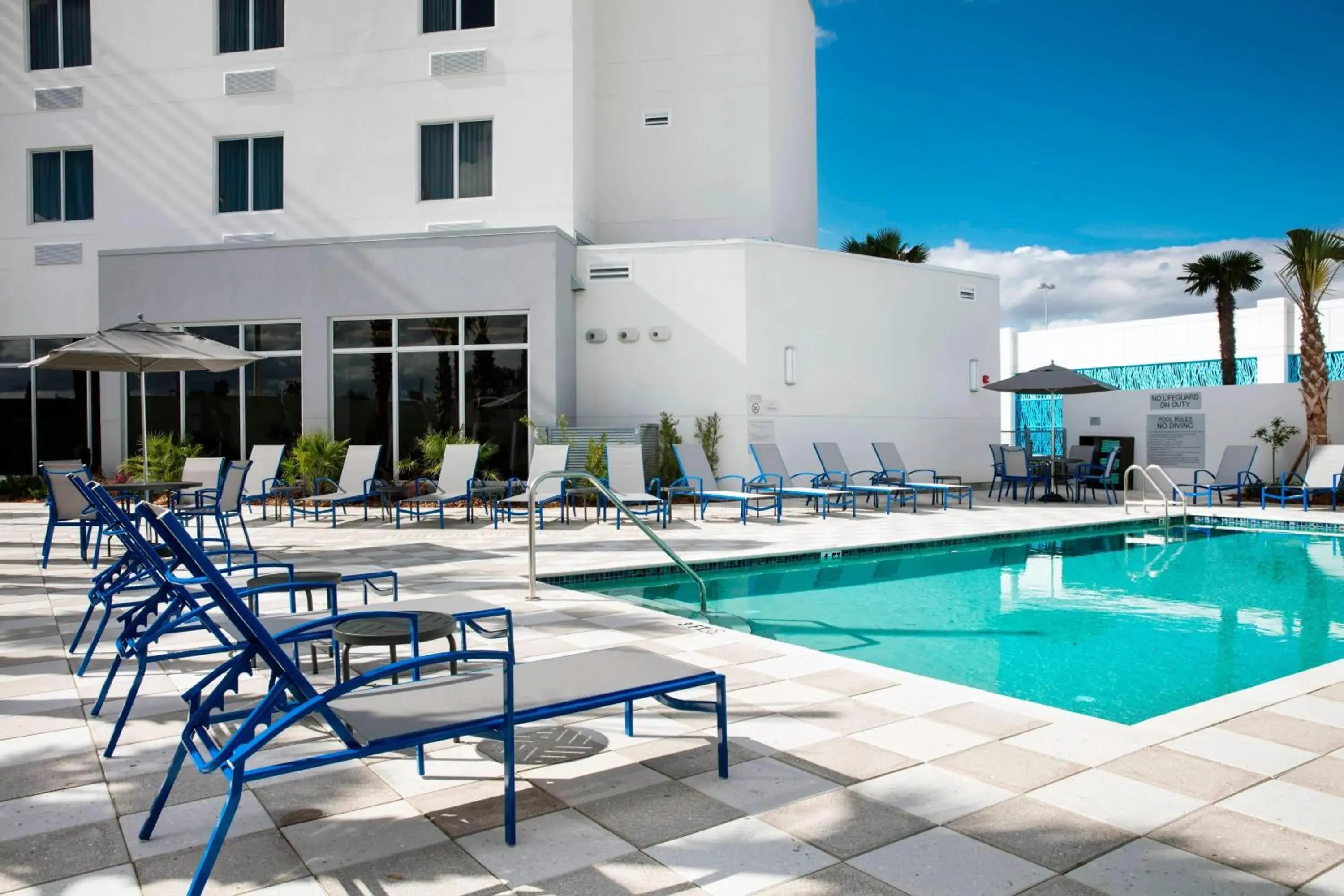 Swimming pool, Property Building in Fairfield Inn & Suites by Marriott Daytona Beach Speedway/Airport