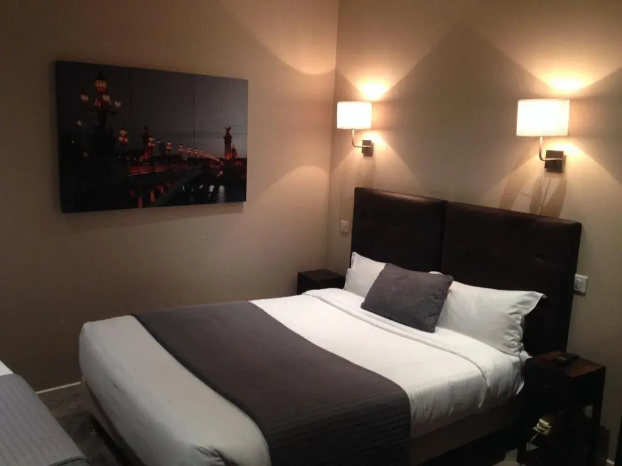 Bedroom, Bed in Cosy Monceau