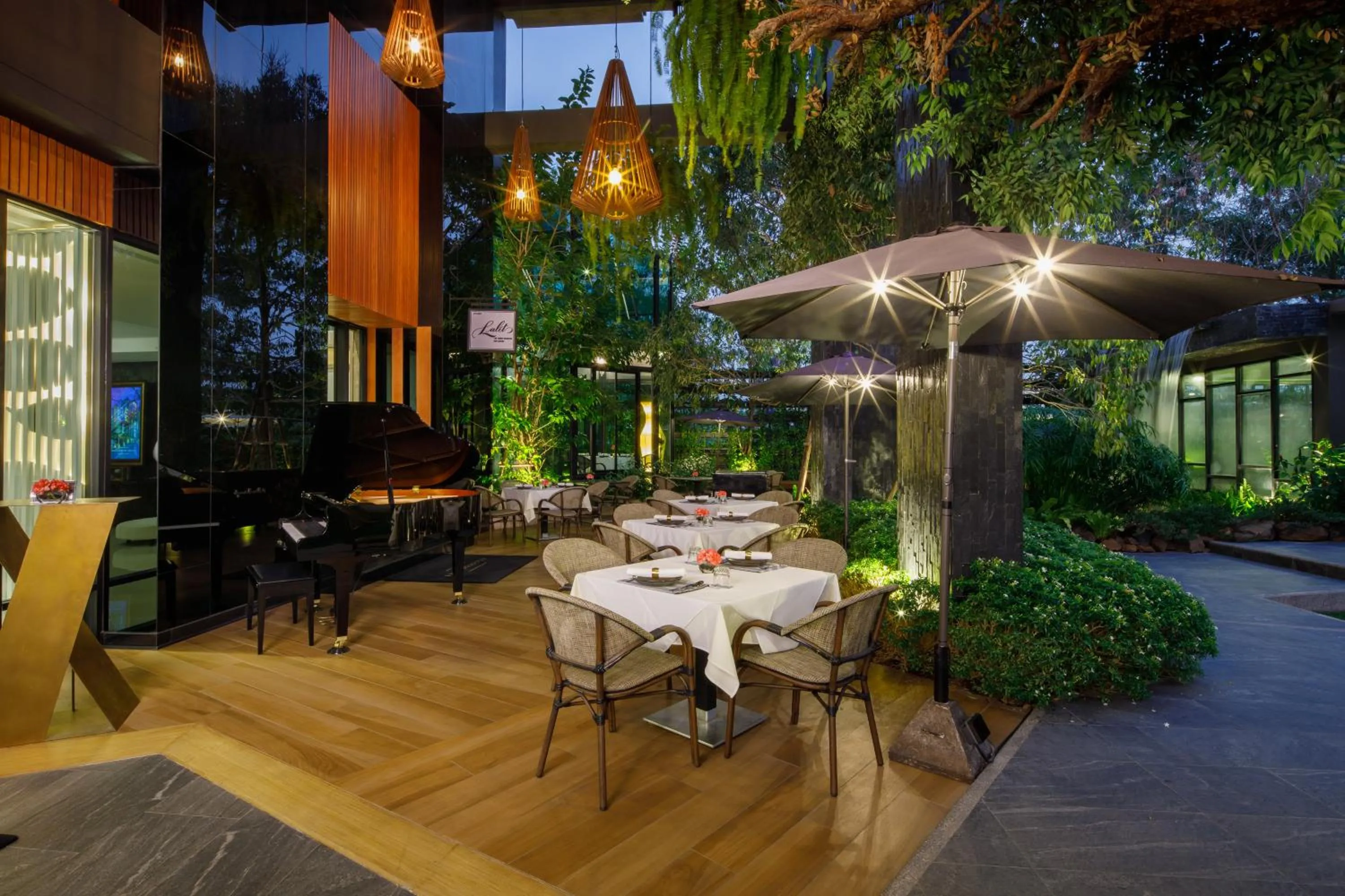 Restaurant/places to eat in Parc Borough City Resort