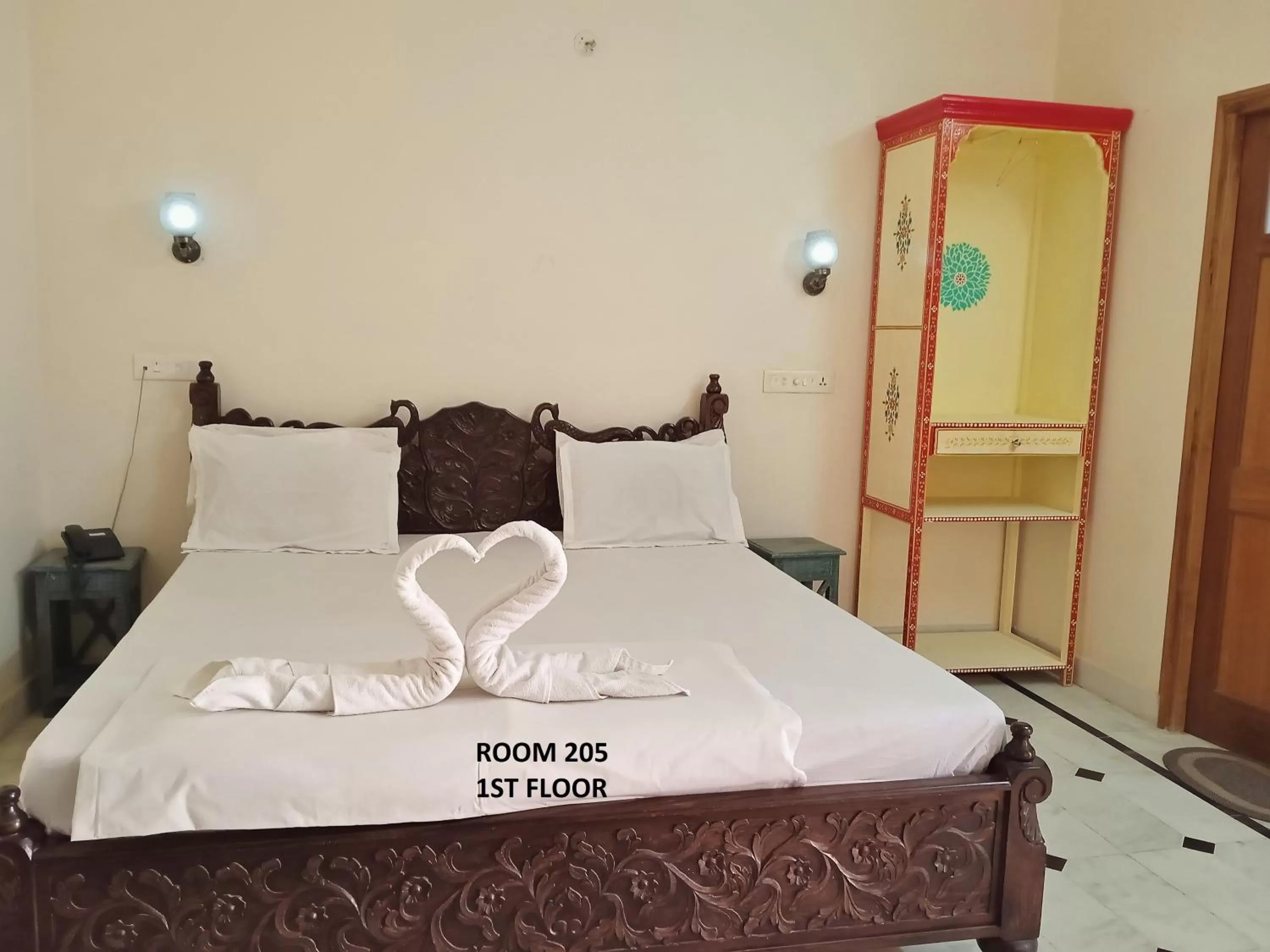 Bedroom, Bed in Rigmor haveli