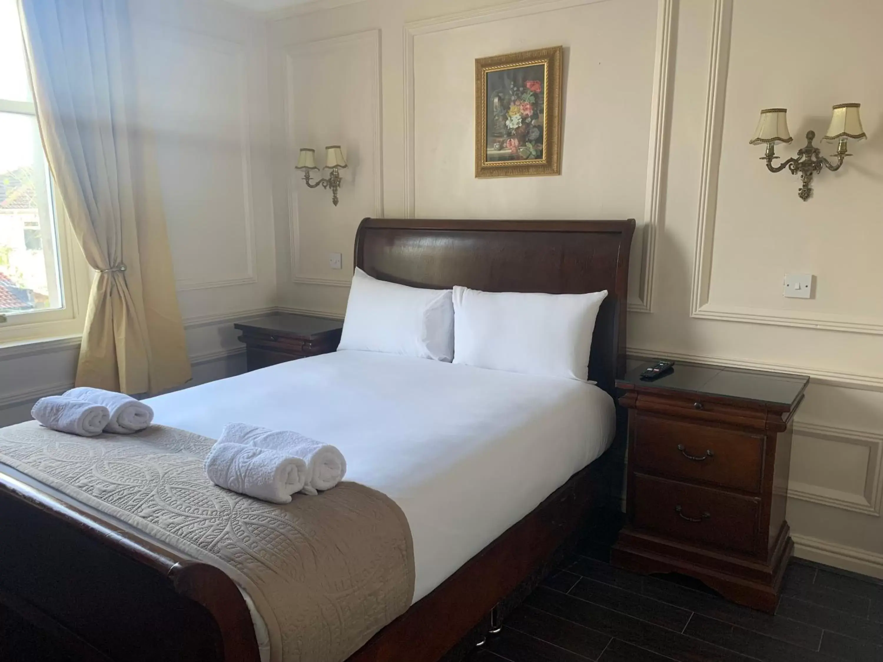 Bedroom, Bed in Beech Mount Hotel