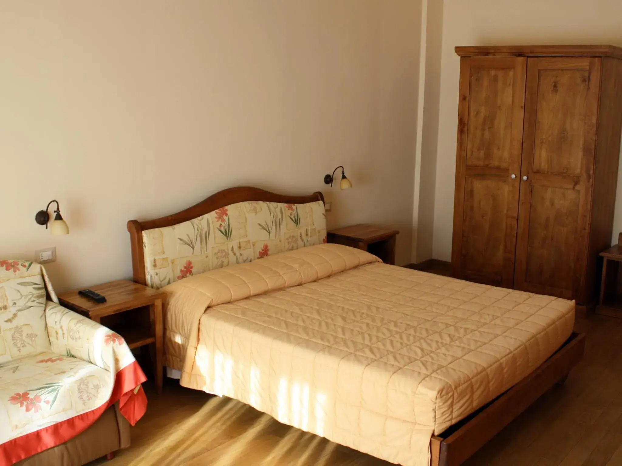 Photo of the whole room, Bed in Cà Del Moro Resort