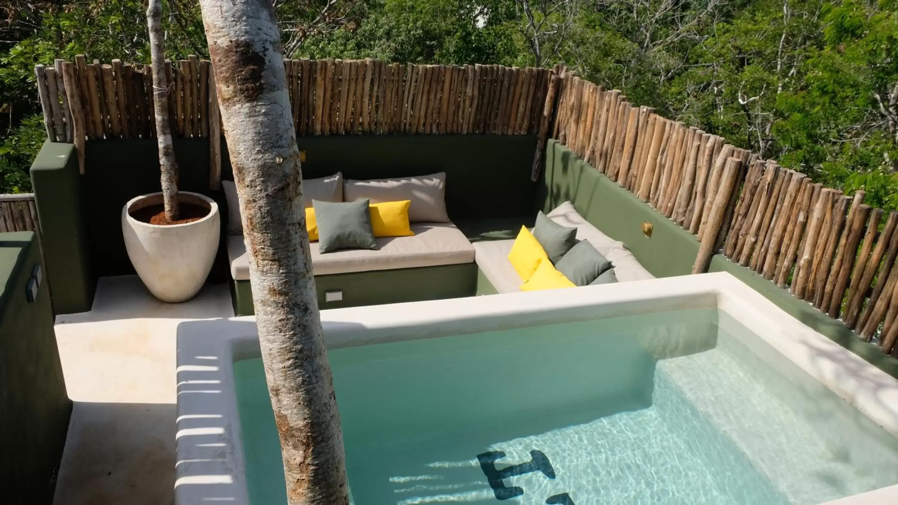 Swimming pool in Loba Tulum Male Only