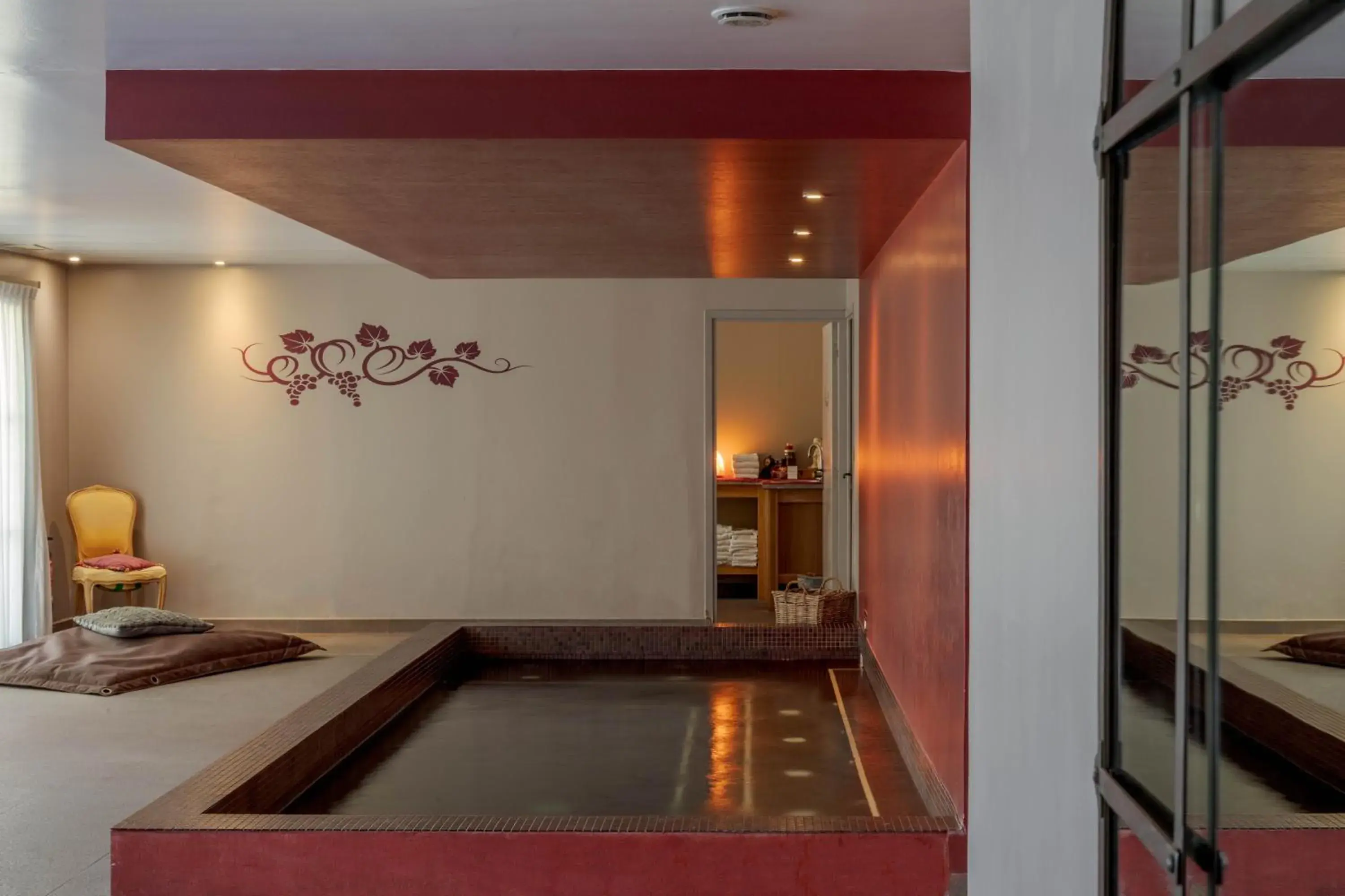 Spa and wellness centre/facilities, Bed in Garrigae Distillerie de Pezenas - Hotellerie & Spa Spa and wellness centre/facilities, Bed in Garrigae Distillerie de Pezenas - Hotellerie & Spa