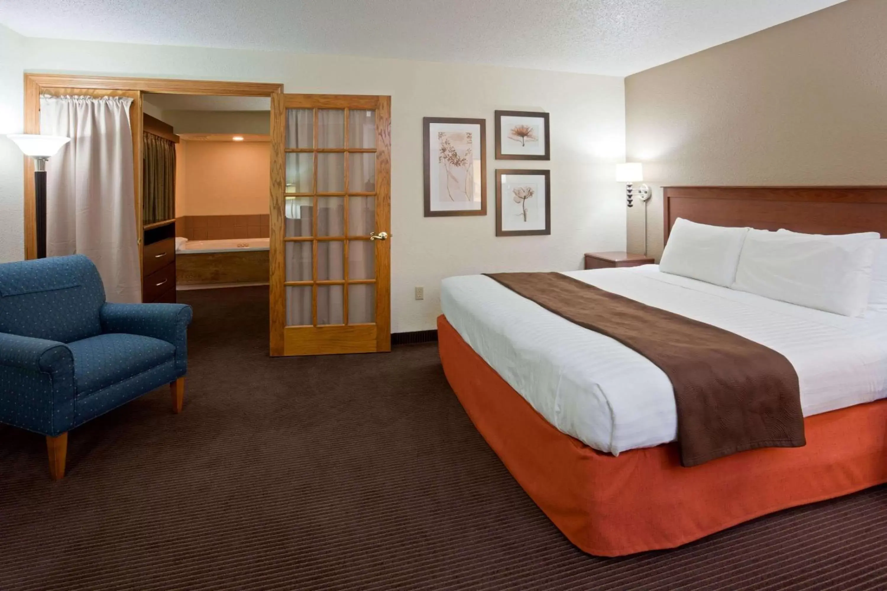 Photo of the whole room, Bed in AmericInn by Wyndham Monroe