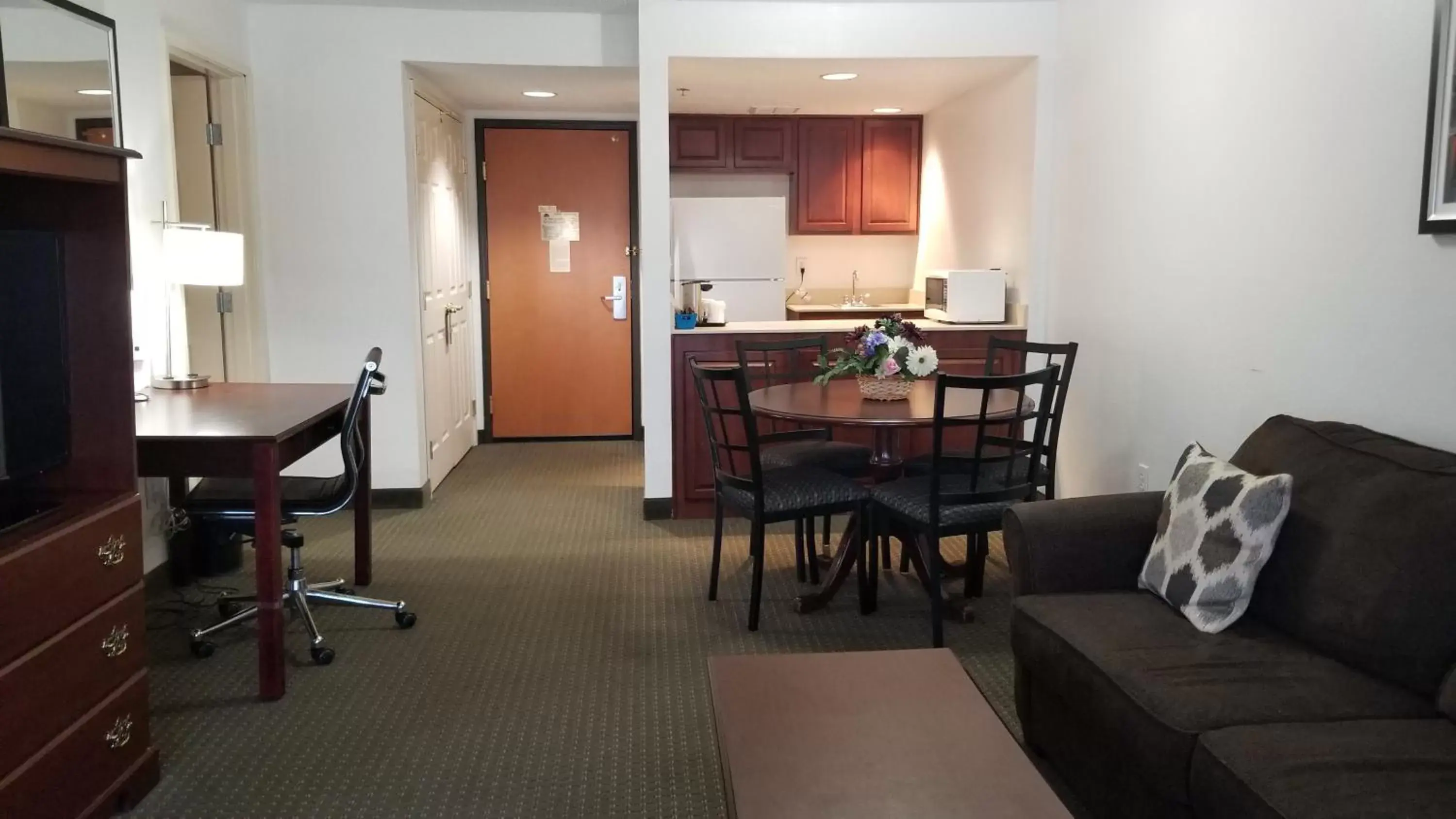 Dining Area in Wingate by Wyndham Airport - Rockville Road