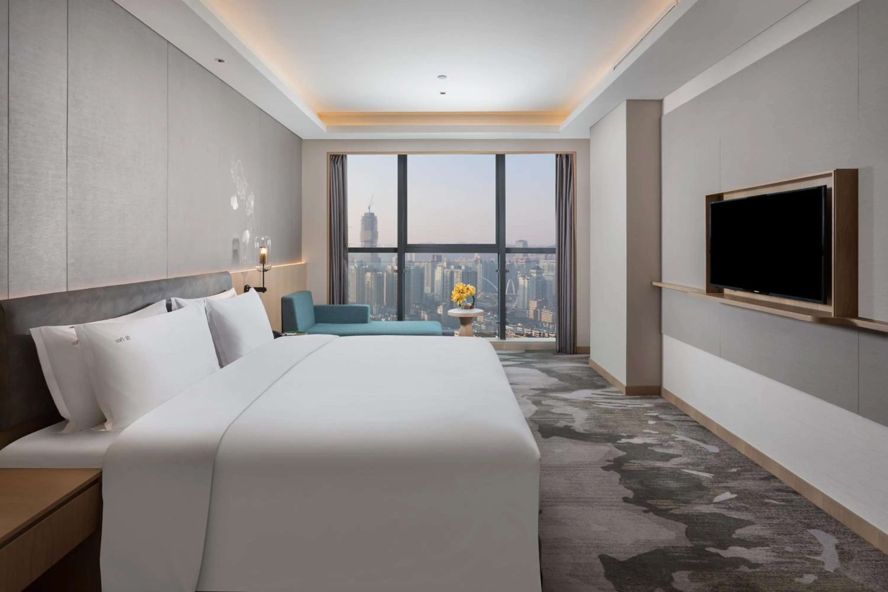 Bed in Holiday Inn Guiyang City Center by IHG