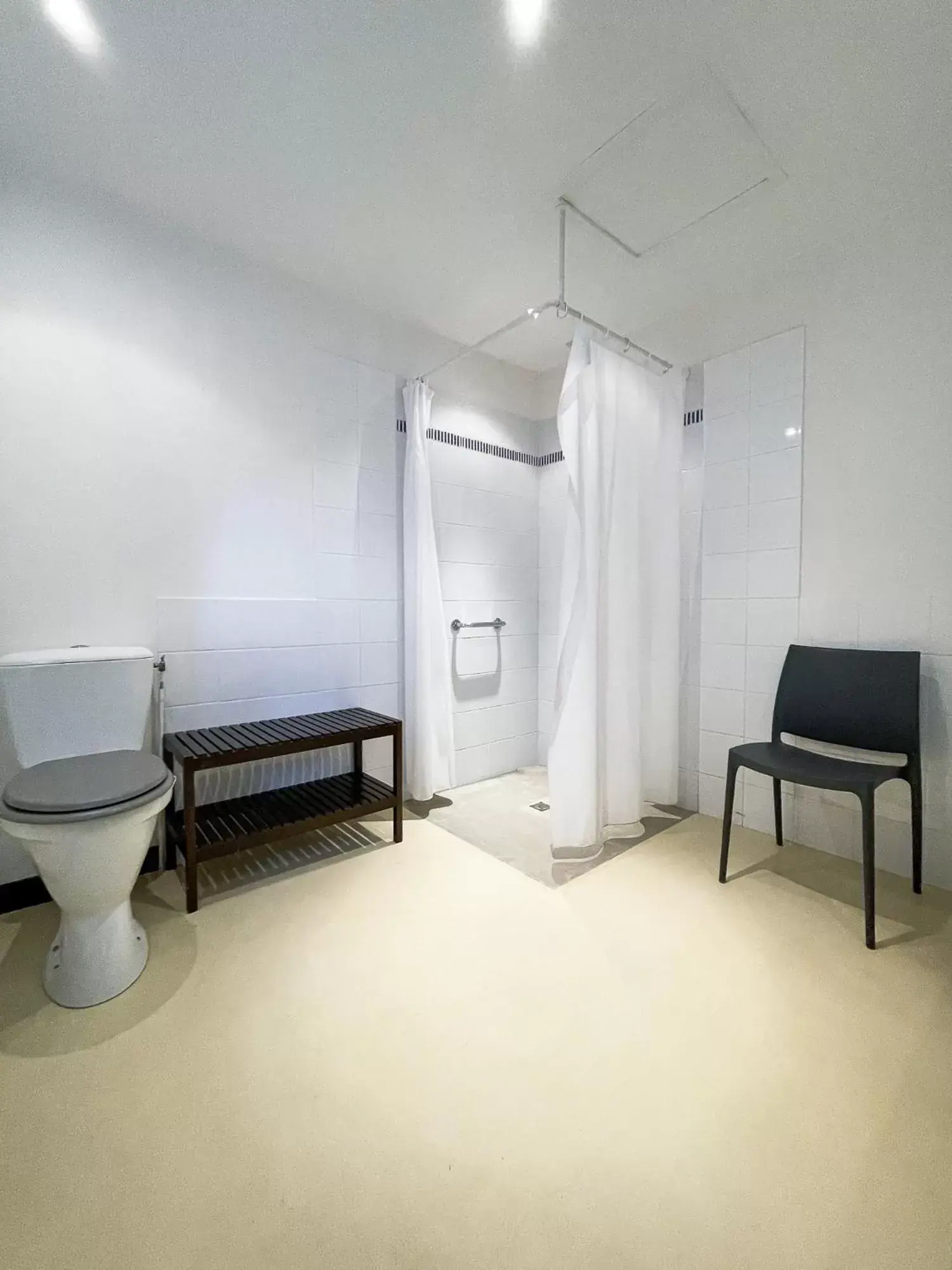 Facility for disabled guests, Bathroom in Hotel Le Clocher
