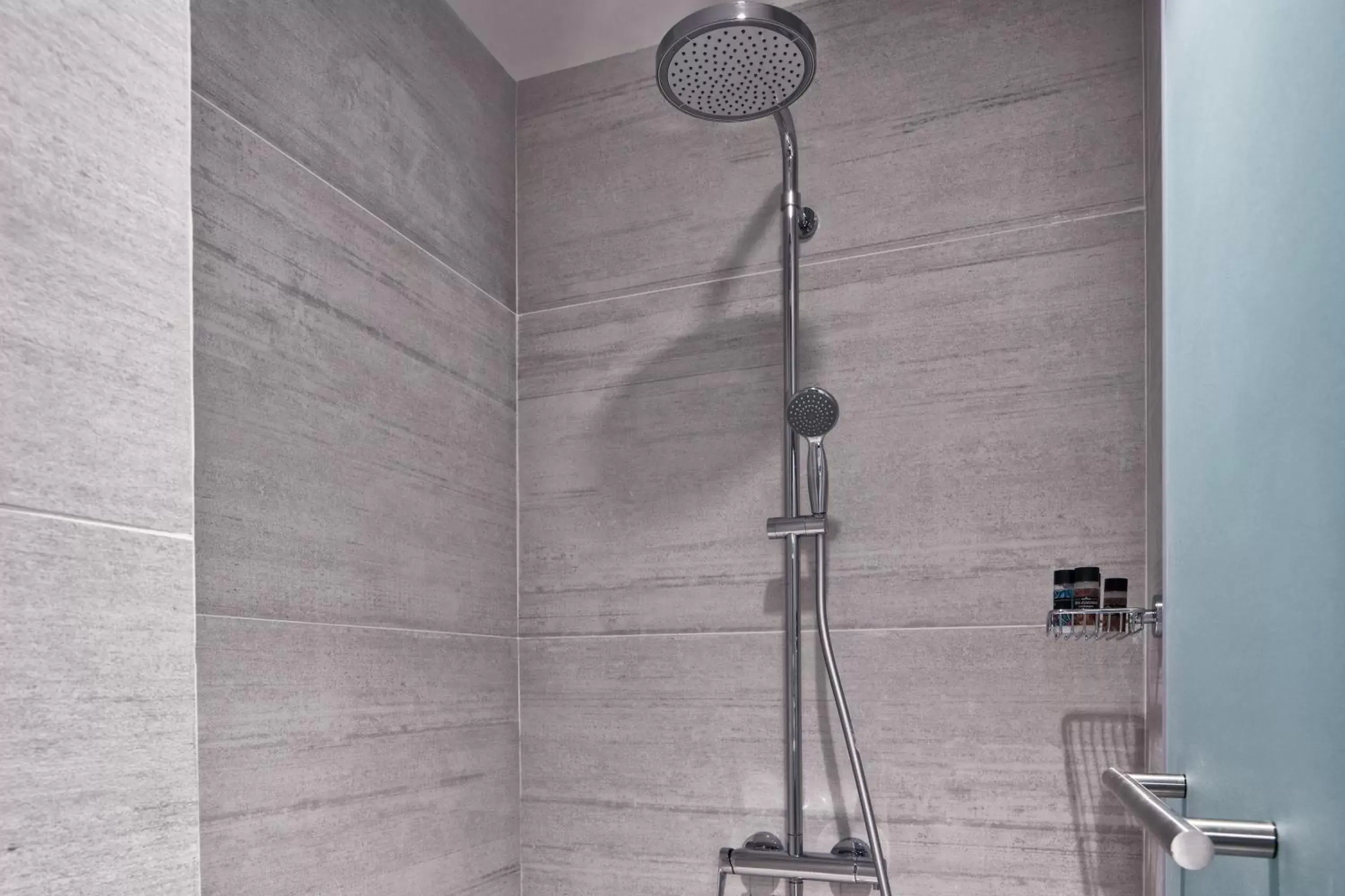 Shower, Bathroom in Hotel Achilleas