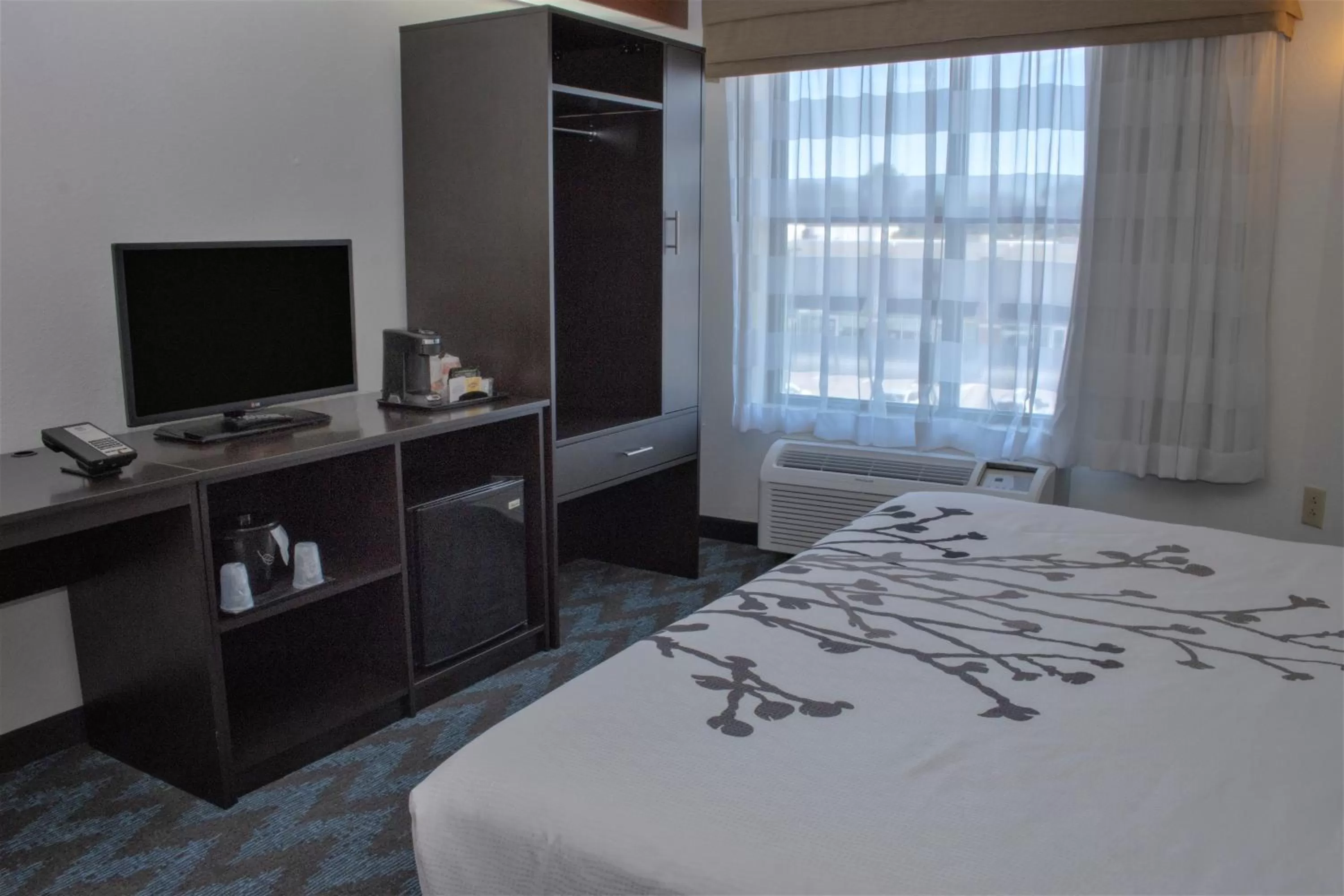 Bed in Sleep Inn Lake Wright - Norfolk Airport