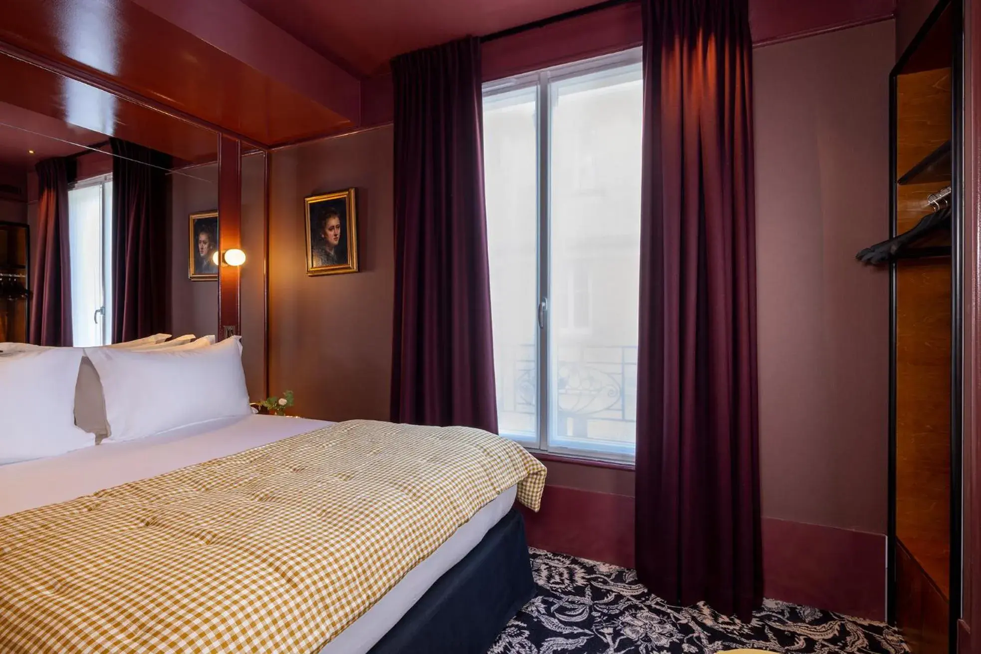Photo of the whole room, Bed in Hôtel du Home Moderne