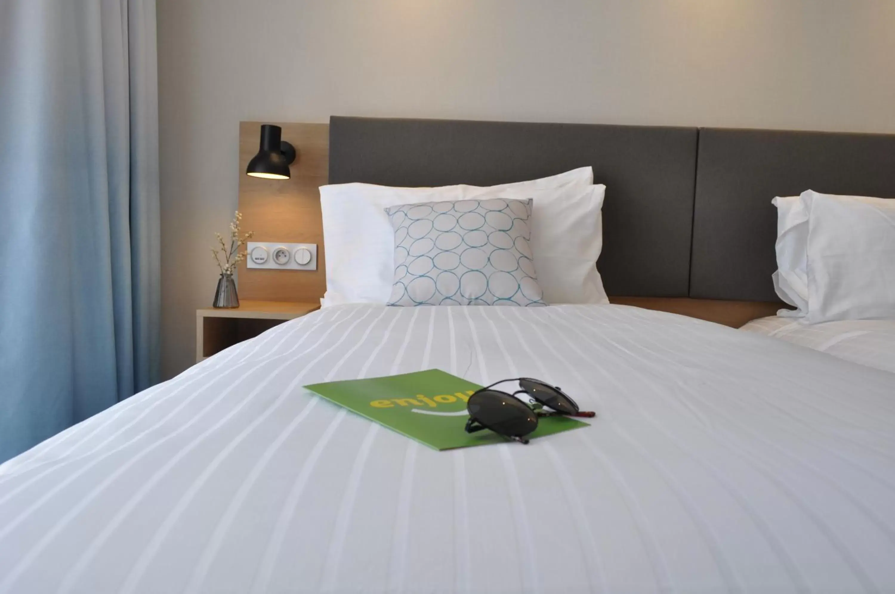 Bed in Holiday Inn - Bordeaux-Merignac, an IHG Hotel