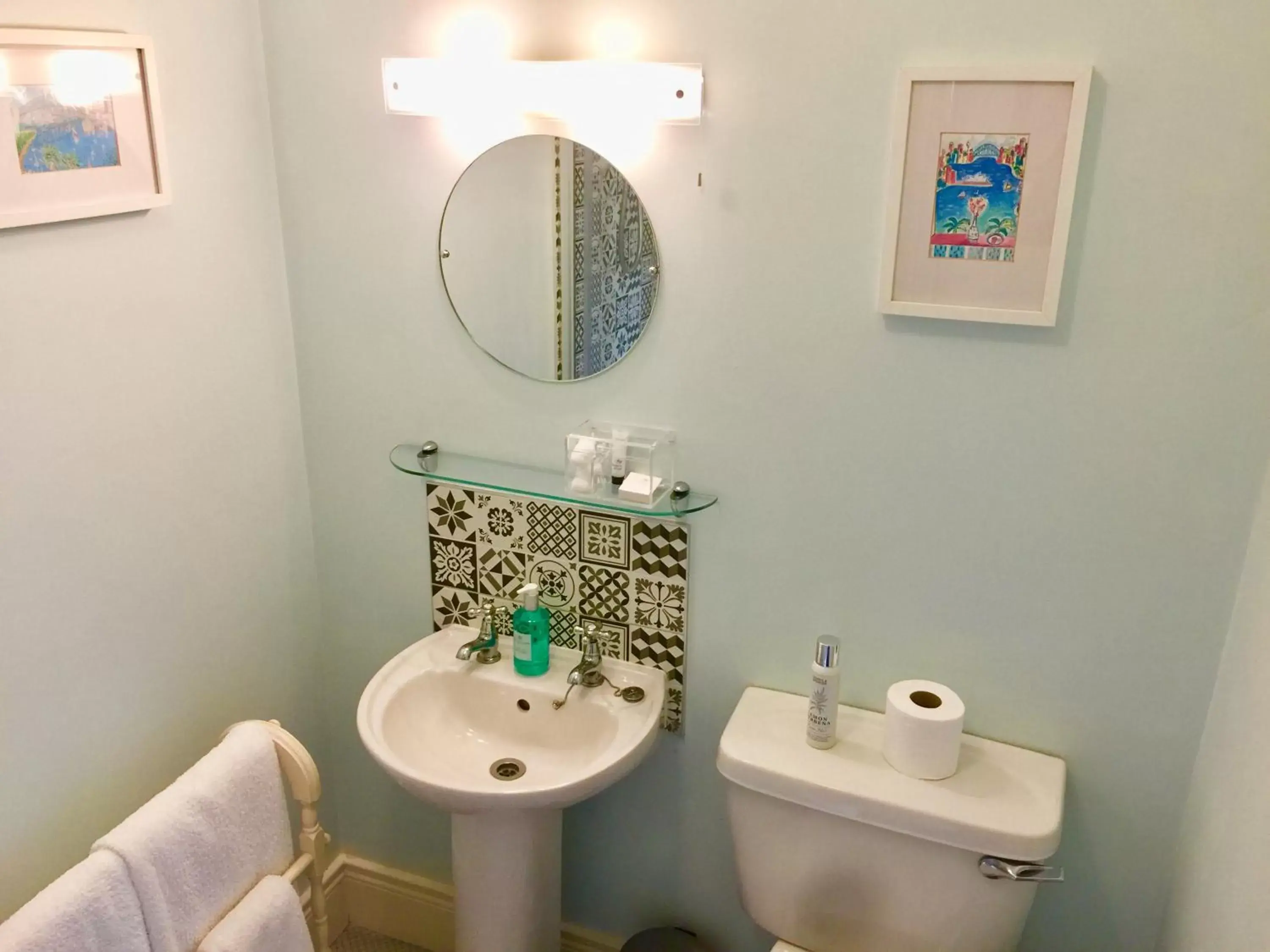Bathroom in Derrin Guest House