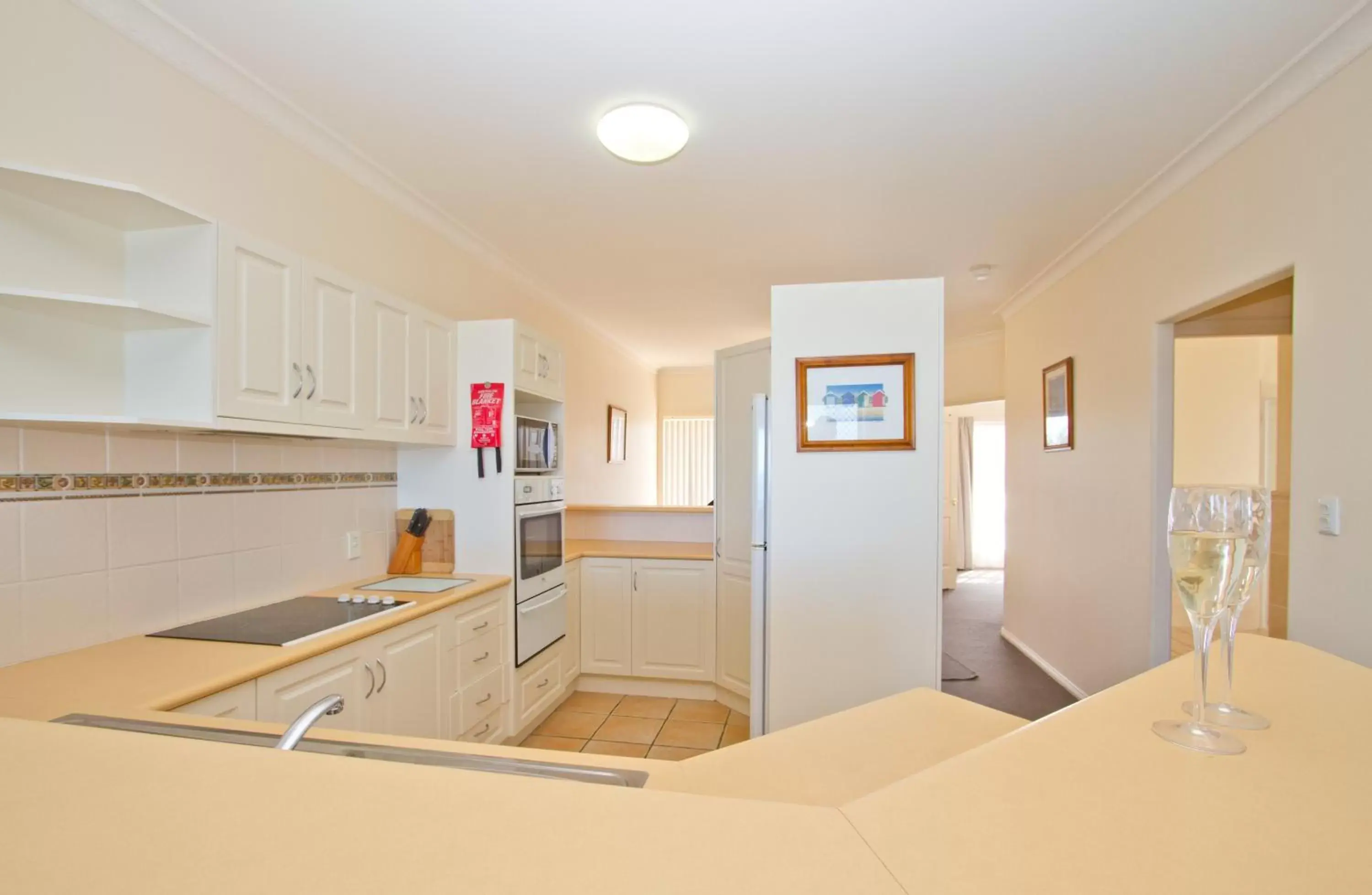 Kitchen or kitchenette, Kitchen/Kitchenette in Meridian Beachside Apartments