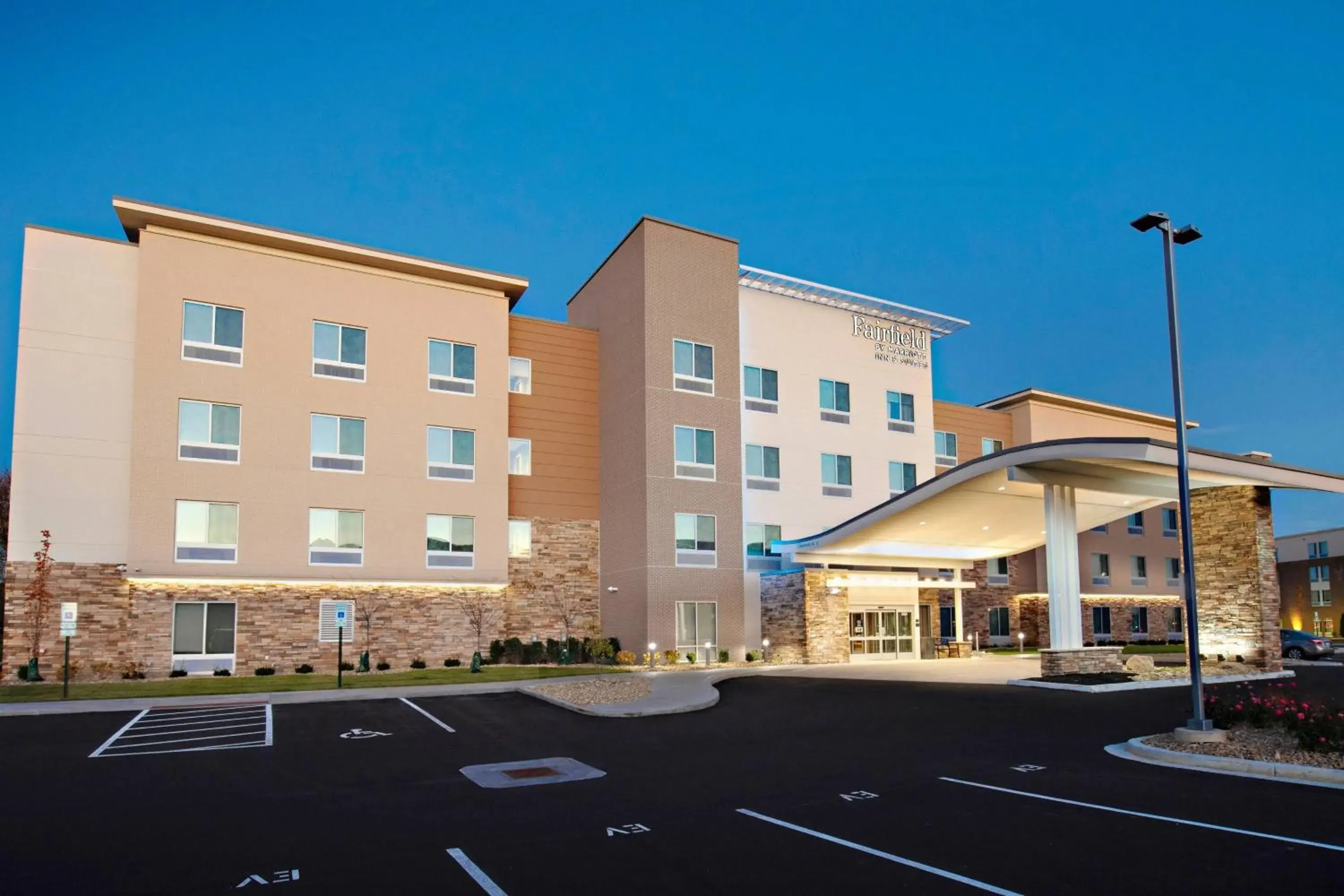 Property Building in Fairfield Inn & Suites By Marriott Dayton North