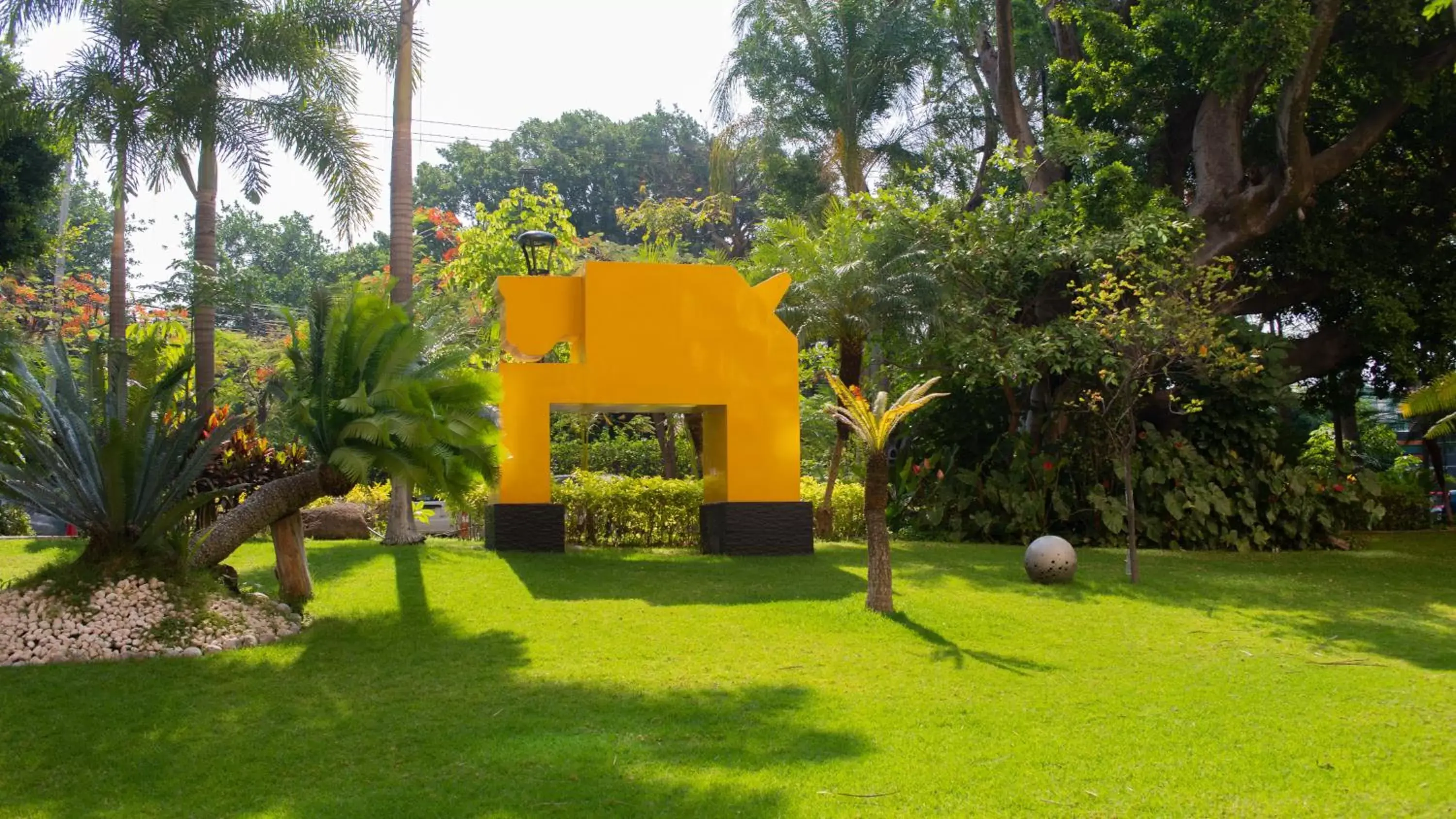 Area and facilities, Garden in Holiday Inn Express & Suites Cuernavaca, an IHG Hotel