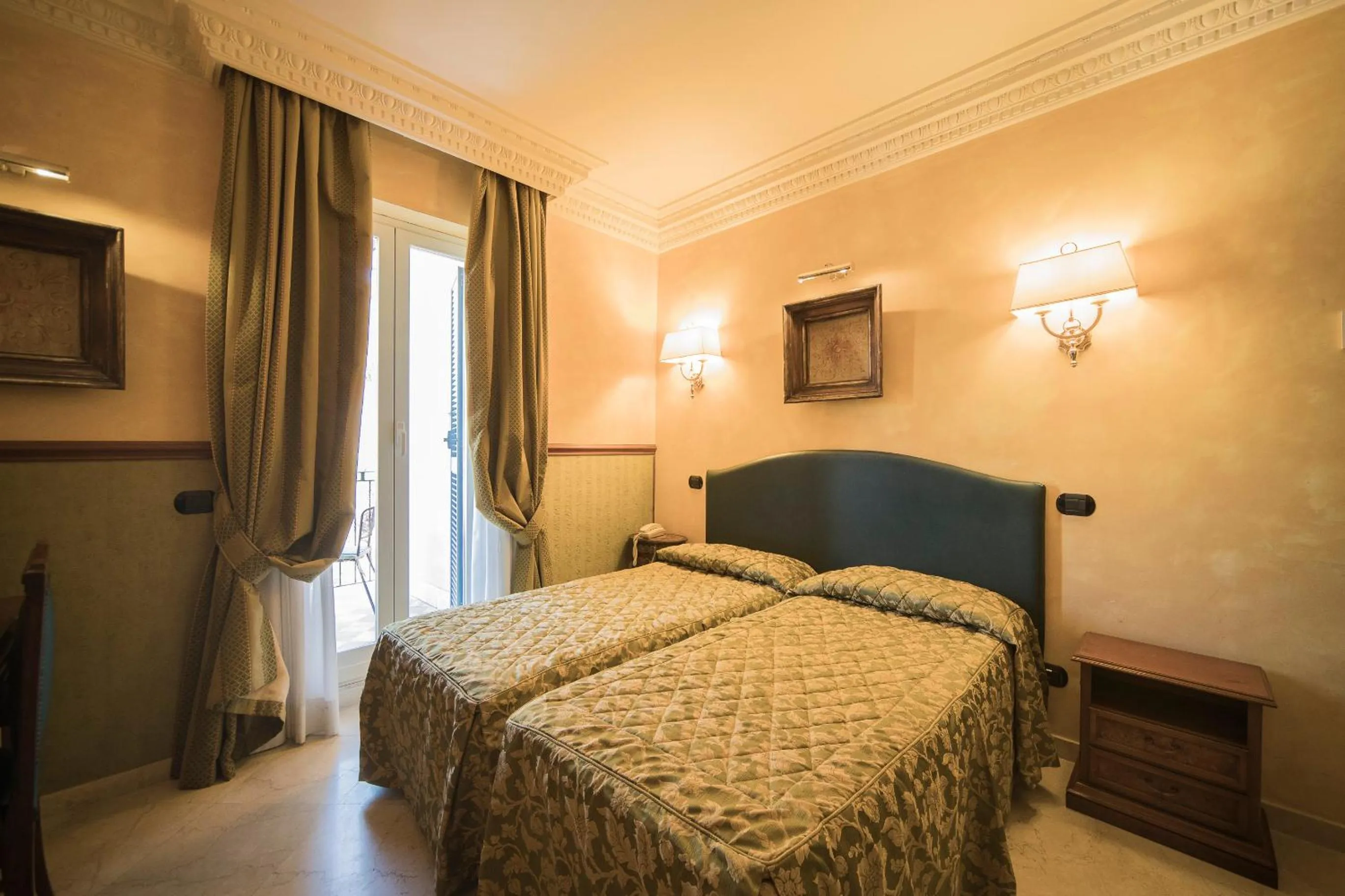 Photo of the whole room, Bed in Hotel Donatello