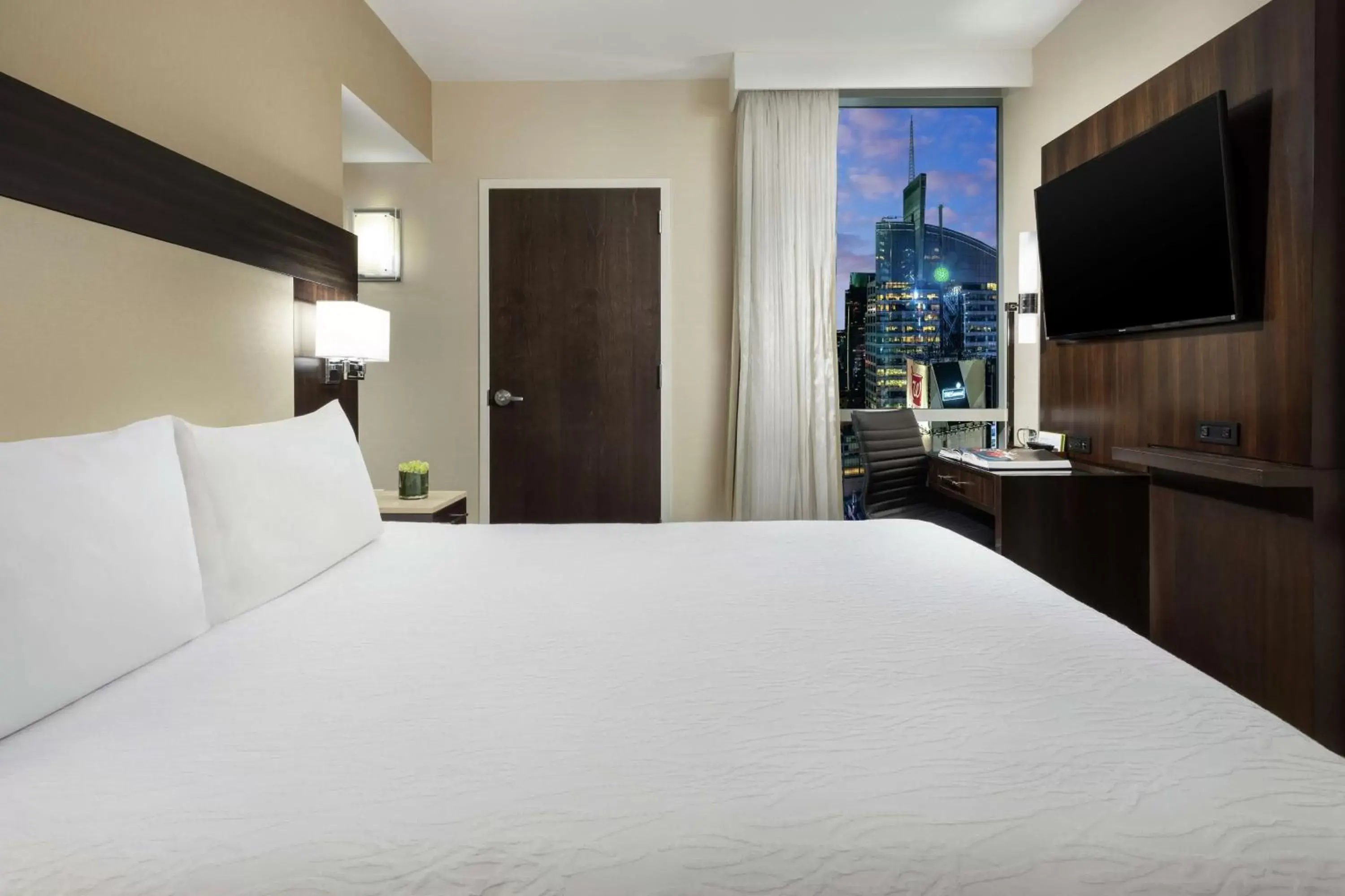 Bedroom, Bed in Hilton Garden Inn New York - Times Square Central
