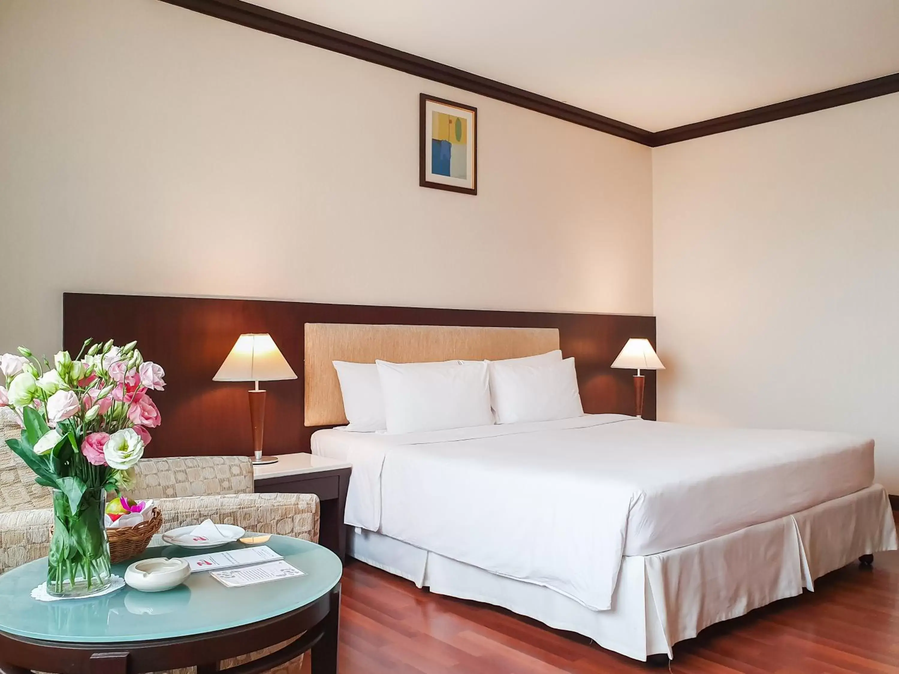Photo of the whole room, Bed in Zenith Sukhumvit Hotel - SHA Extra Plus