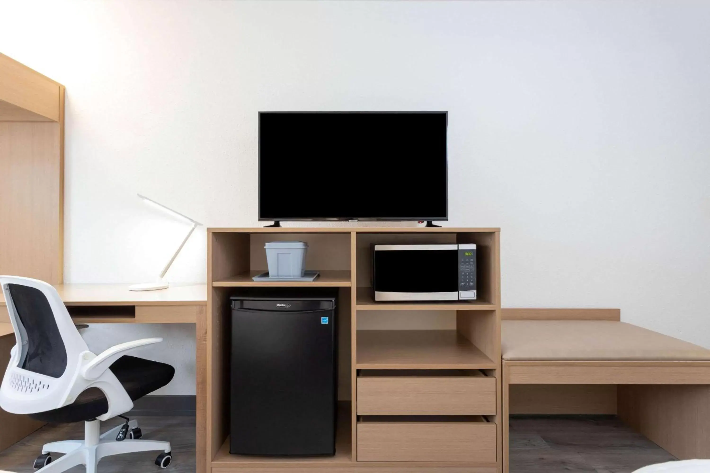 Photo of the whole room in Travelodge by Wyndham Elkhart Photo of the whole room in Travelodge by Wyndham Elkhart