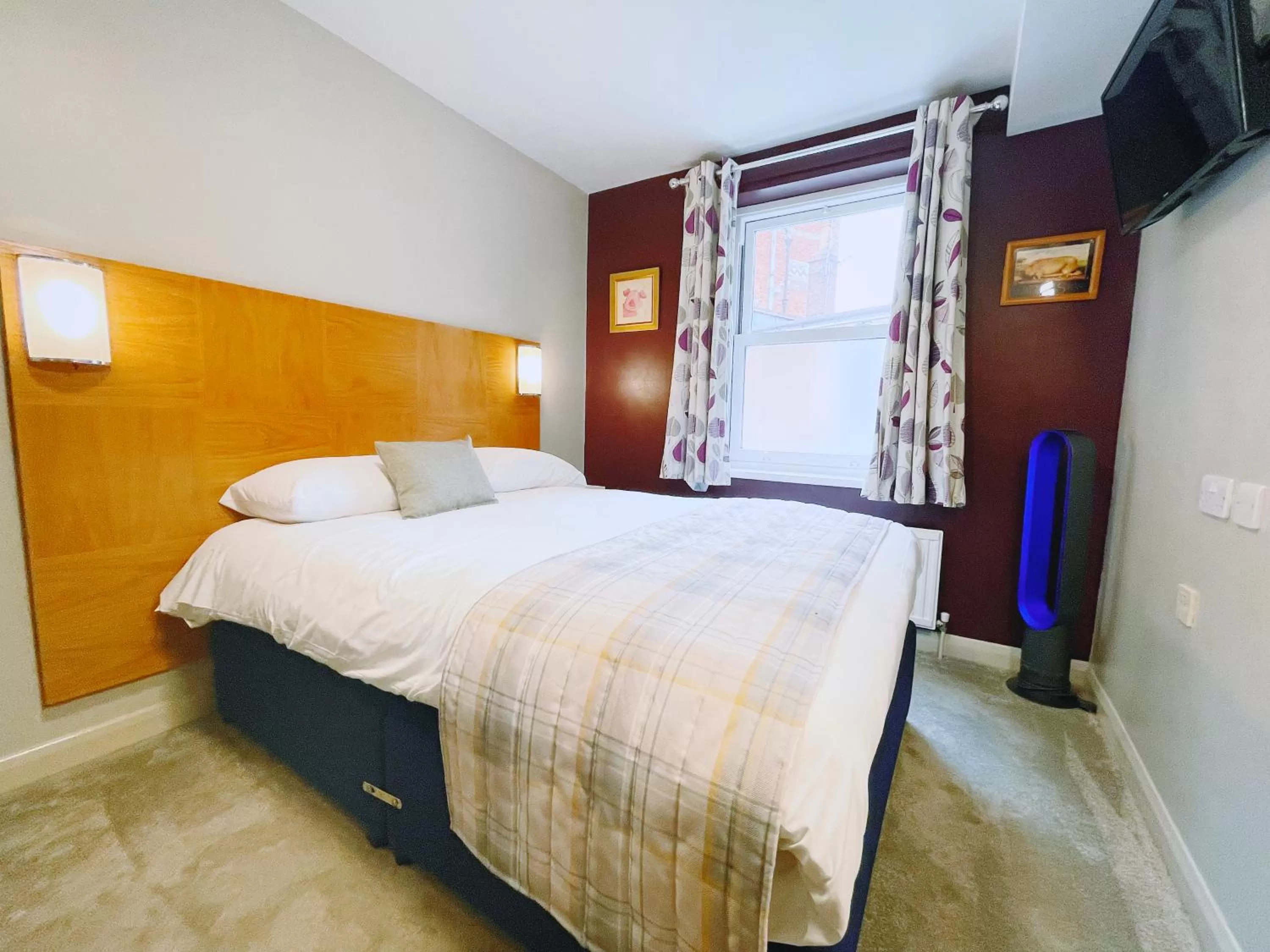 Bedroom, Bed in The Corner House Hotel