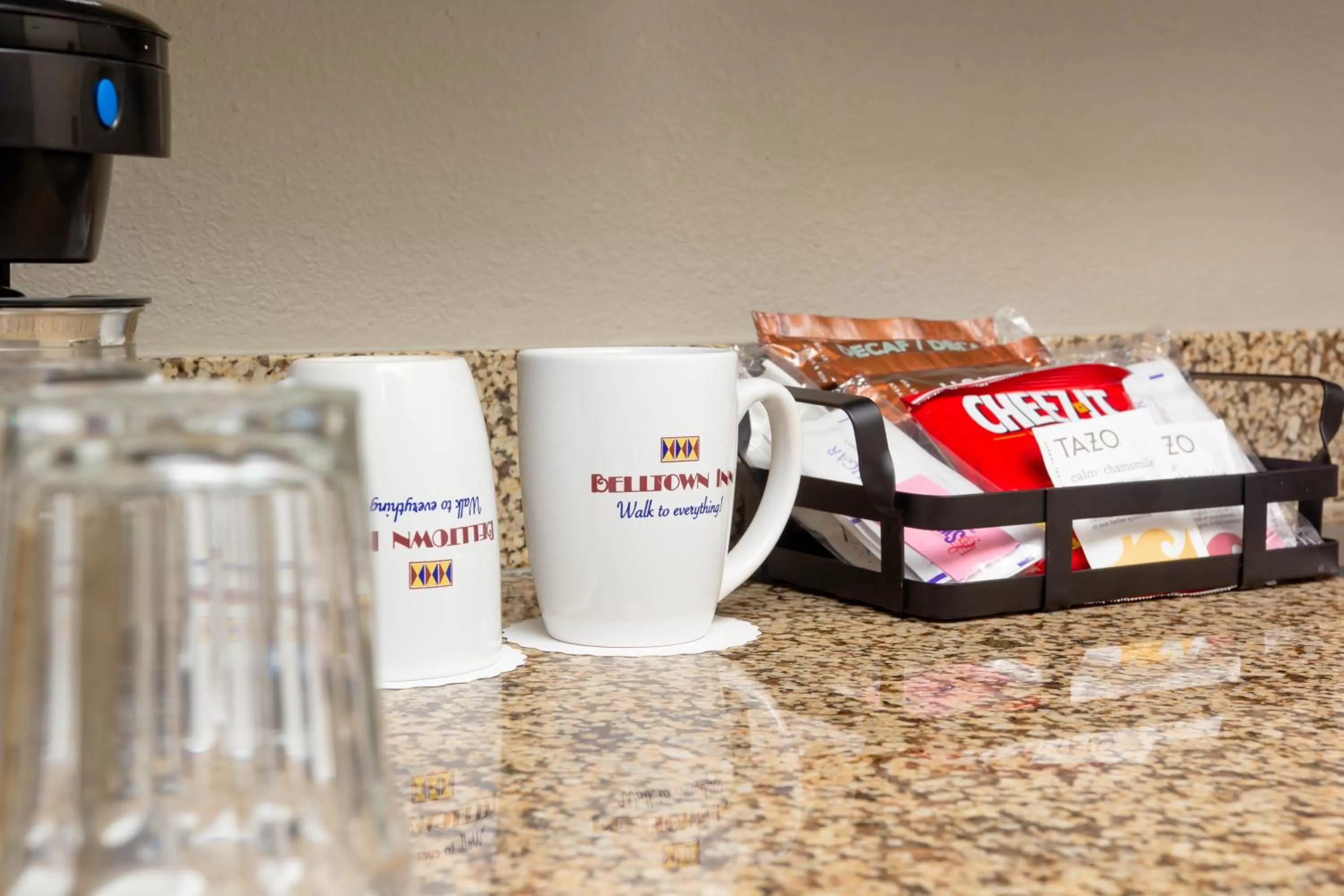 Coffee/tea facilities in Belltown Inn