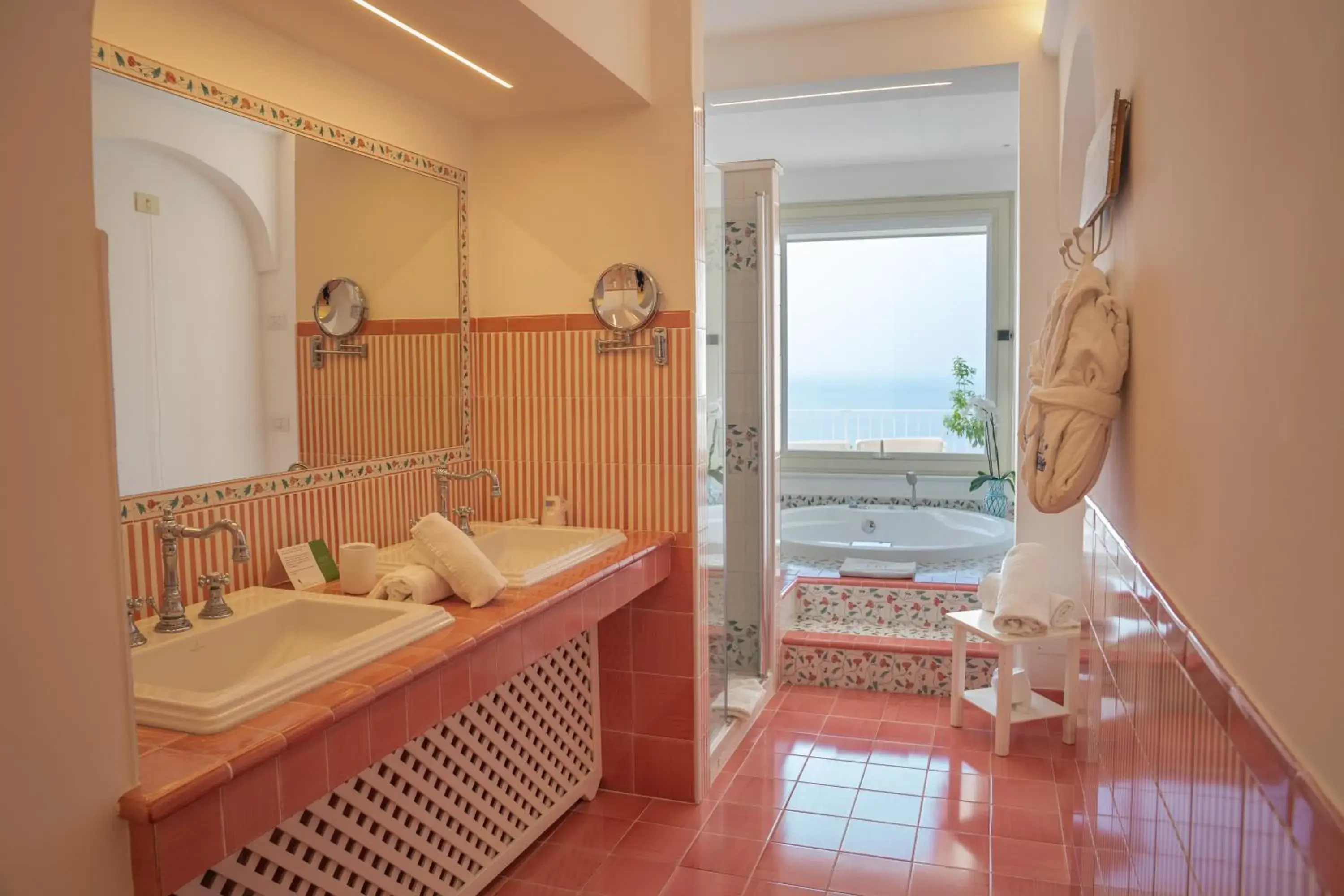 Bathroom in Grand Hotel Tritone