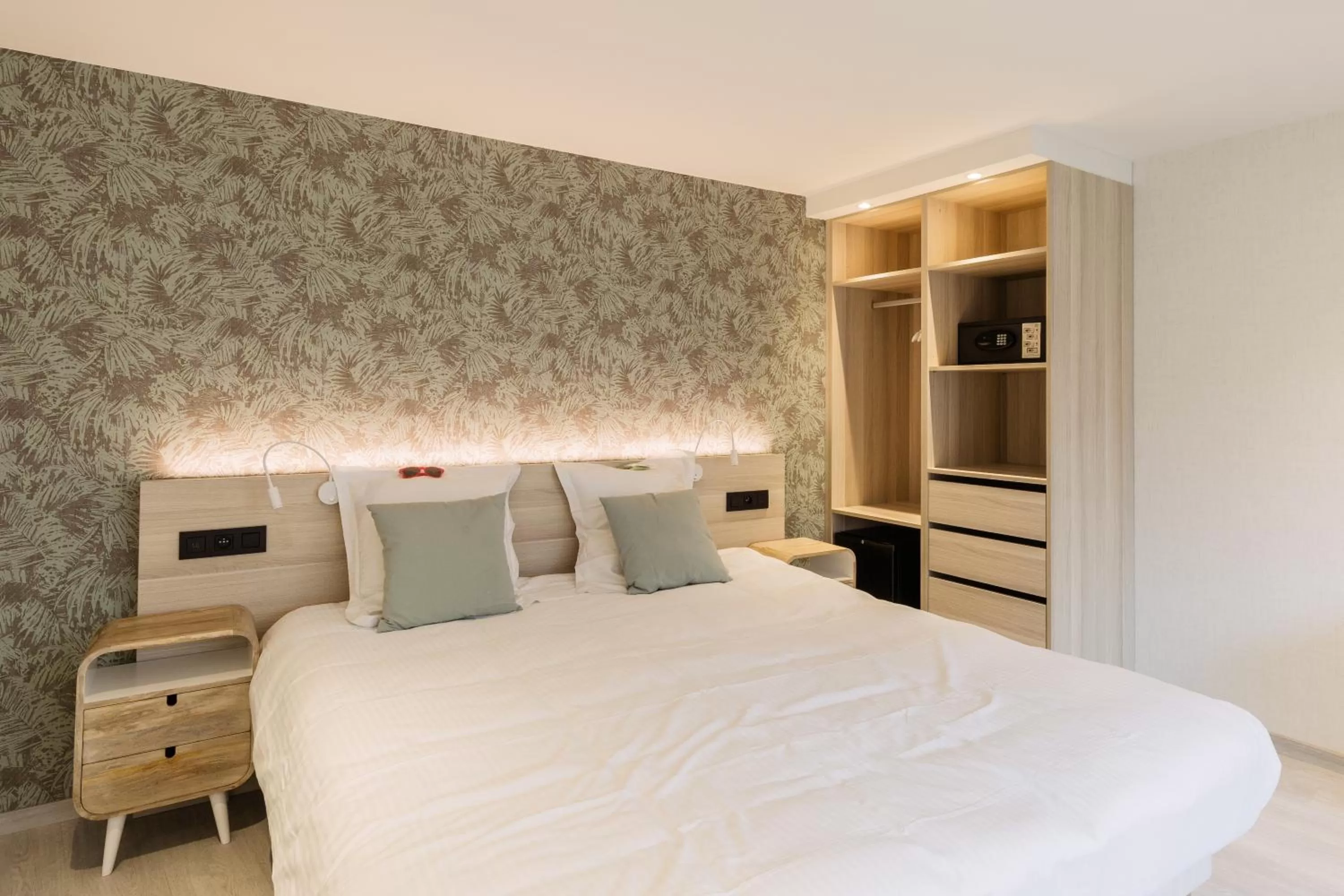 Bed in Beach Hotel Helios by CW Hotel Collection