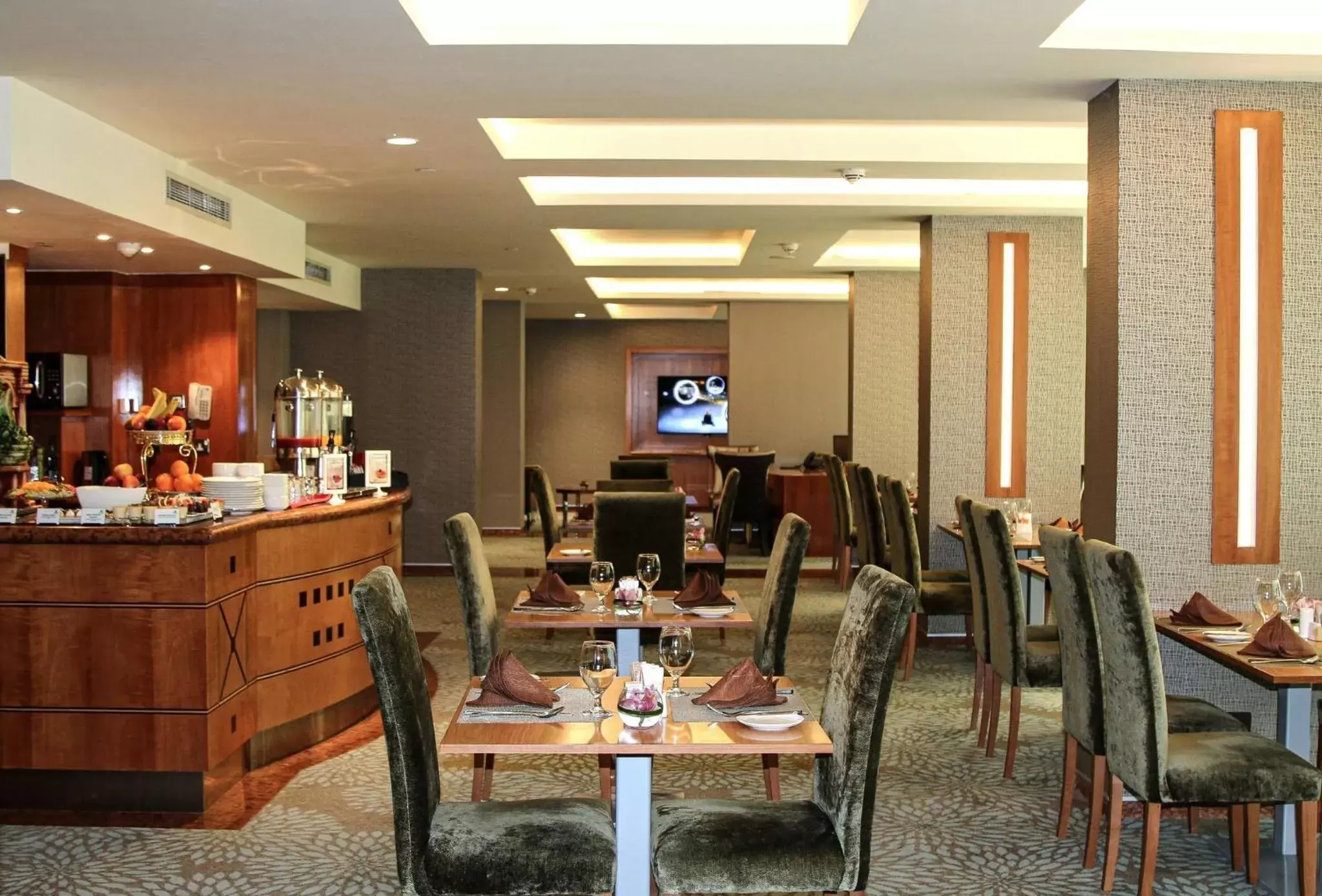 Lounge or bar, Restaurant/Places to Eat in Holiday Inn Kuwait Al Thuraya City, an IHG Hotel