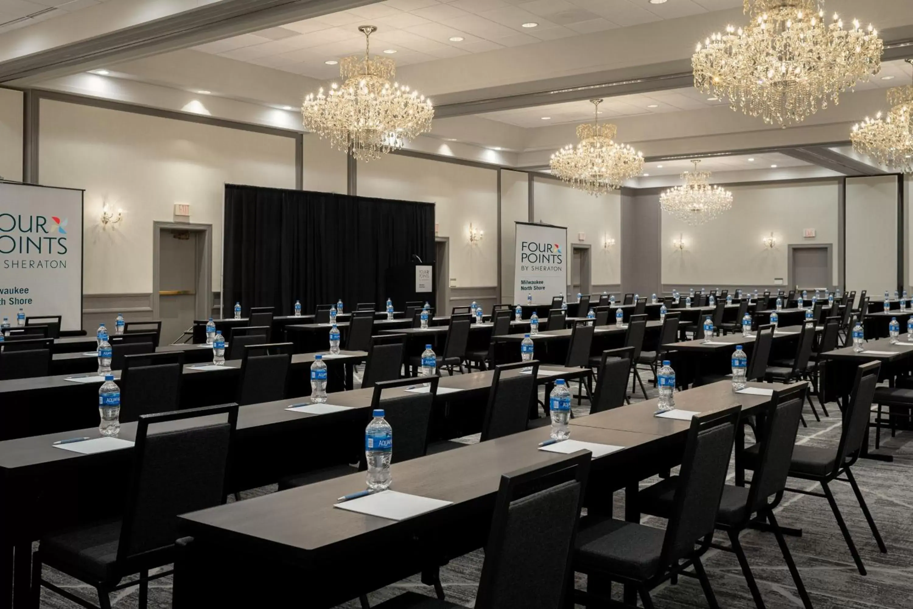 Meeting/conference room in Four Points by Sheraton Milwaukee North Shore