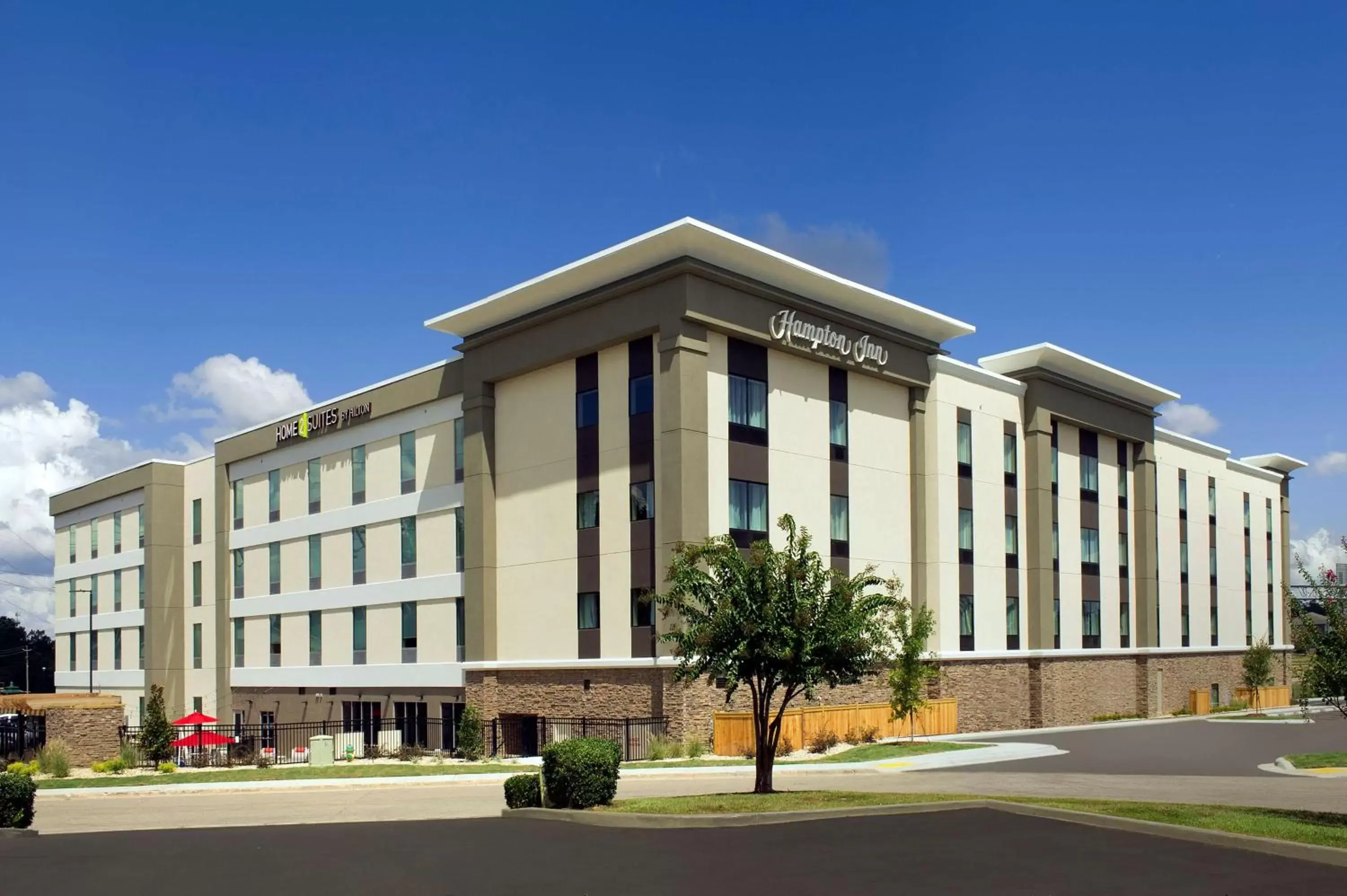 Property Building in Hampton Inn by Hilton Hattiesburg