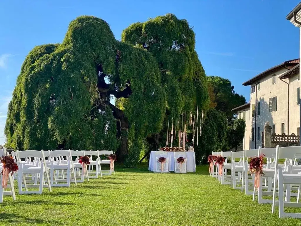 Property Building in Hotel Villa Policreti