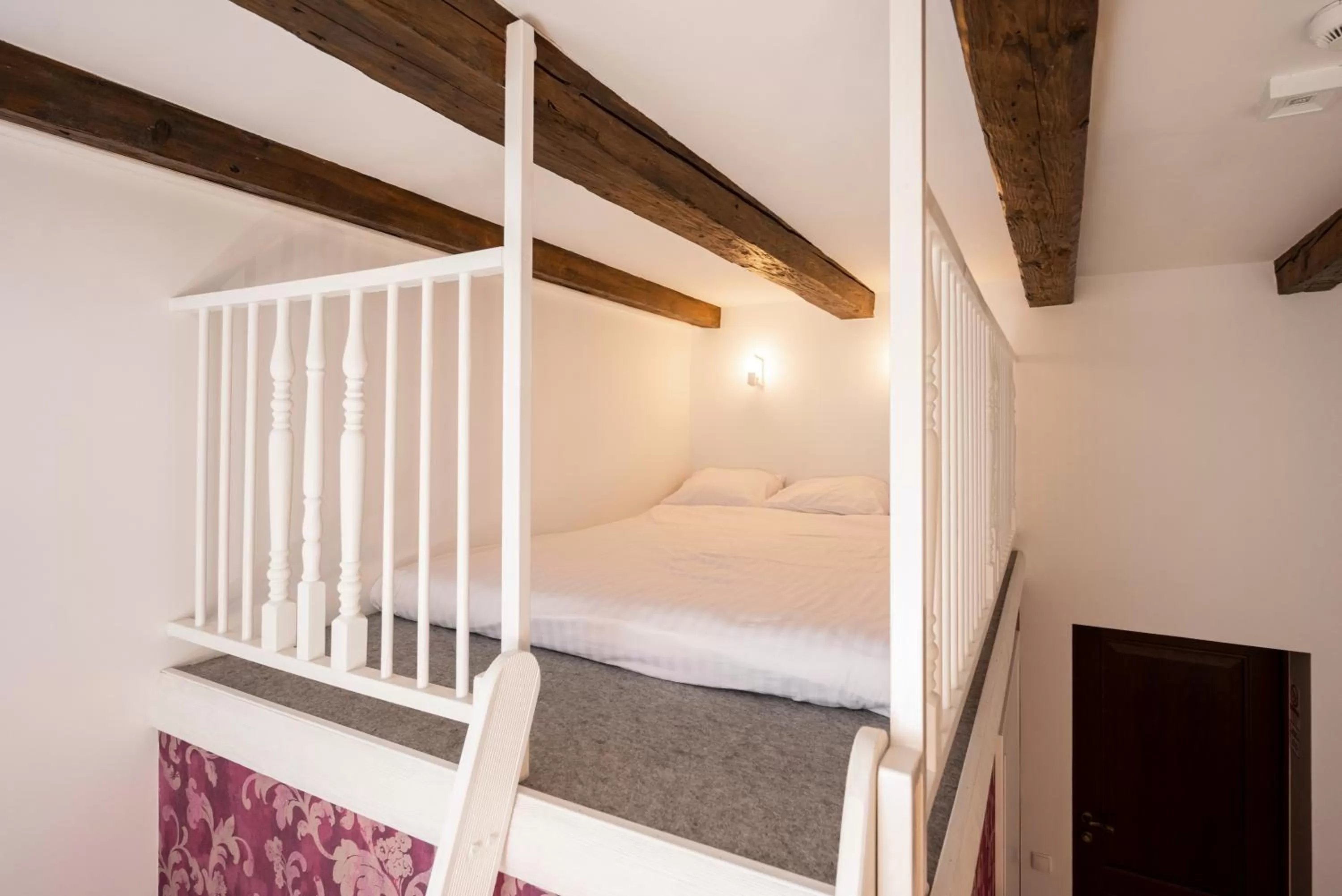 bunk bed, Bed in Hive Family House