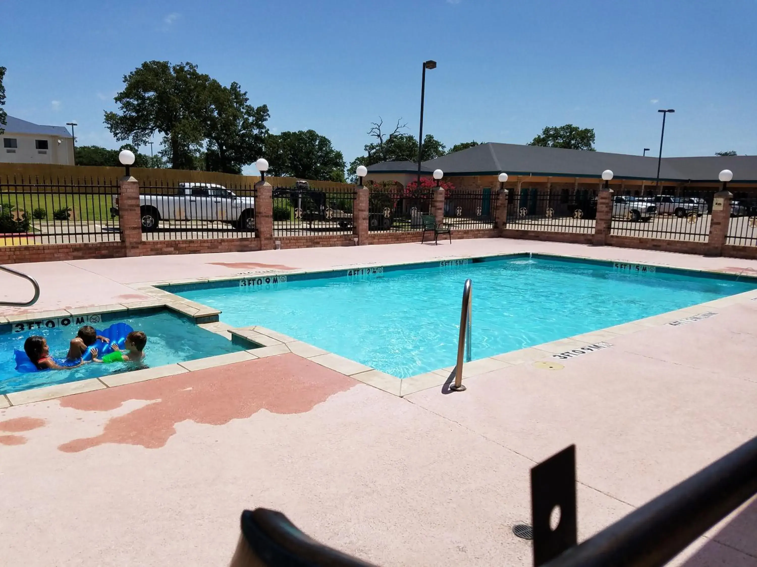 Swimming Pool in Quality One Motel