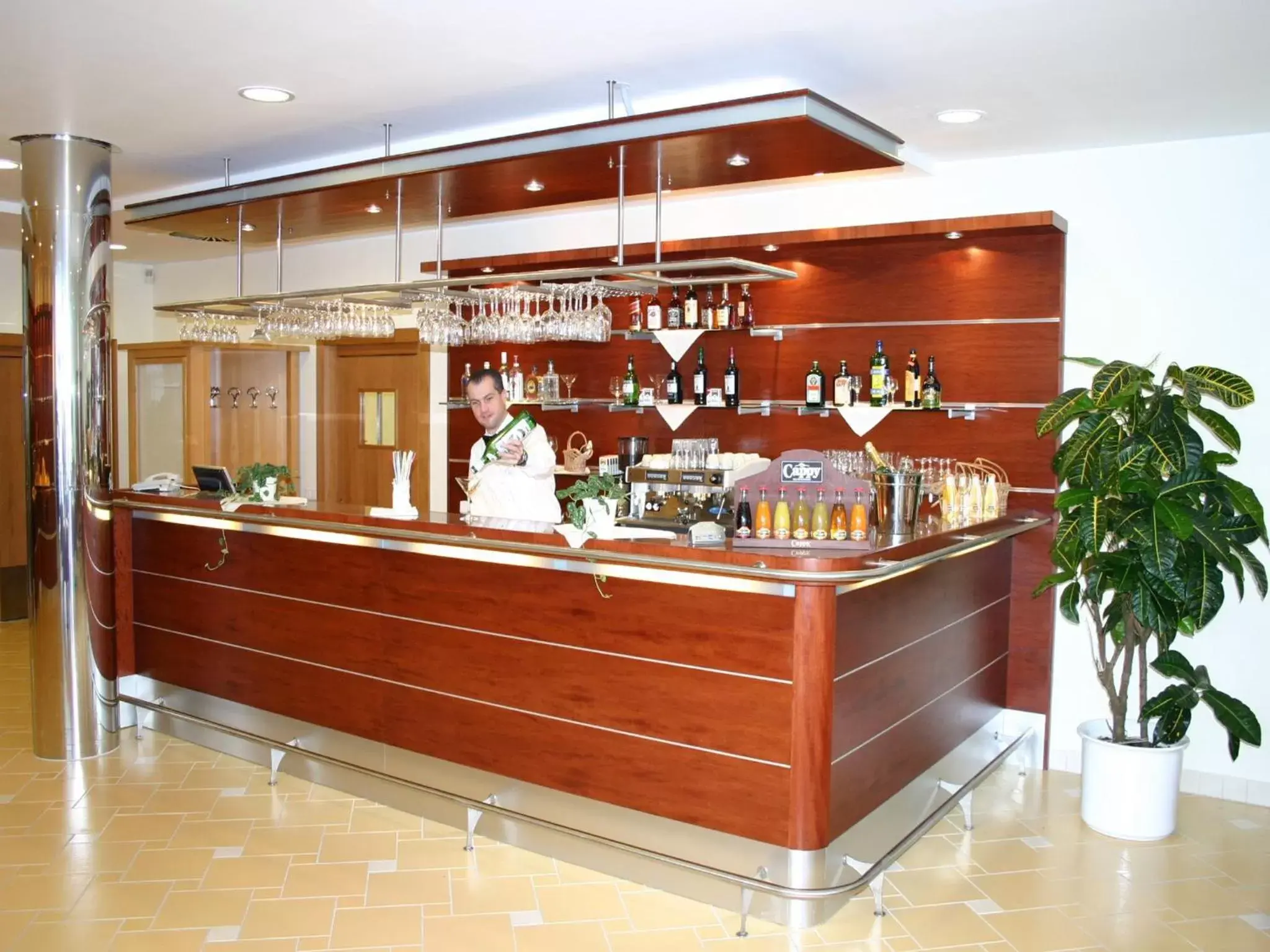 Lounge or bar in Ramada Airport Hotel Prague