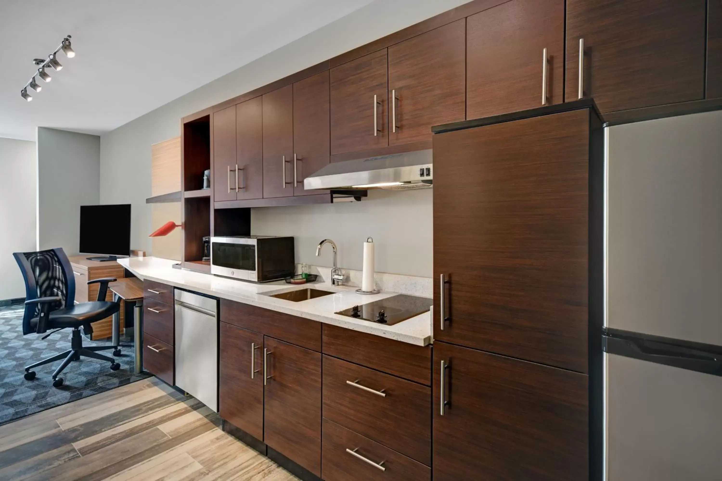 Kitchen or kitchenette, Kitchen/Kitchenette in TownePlace Suites by Marriott Grand Rapids Wyoming