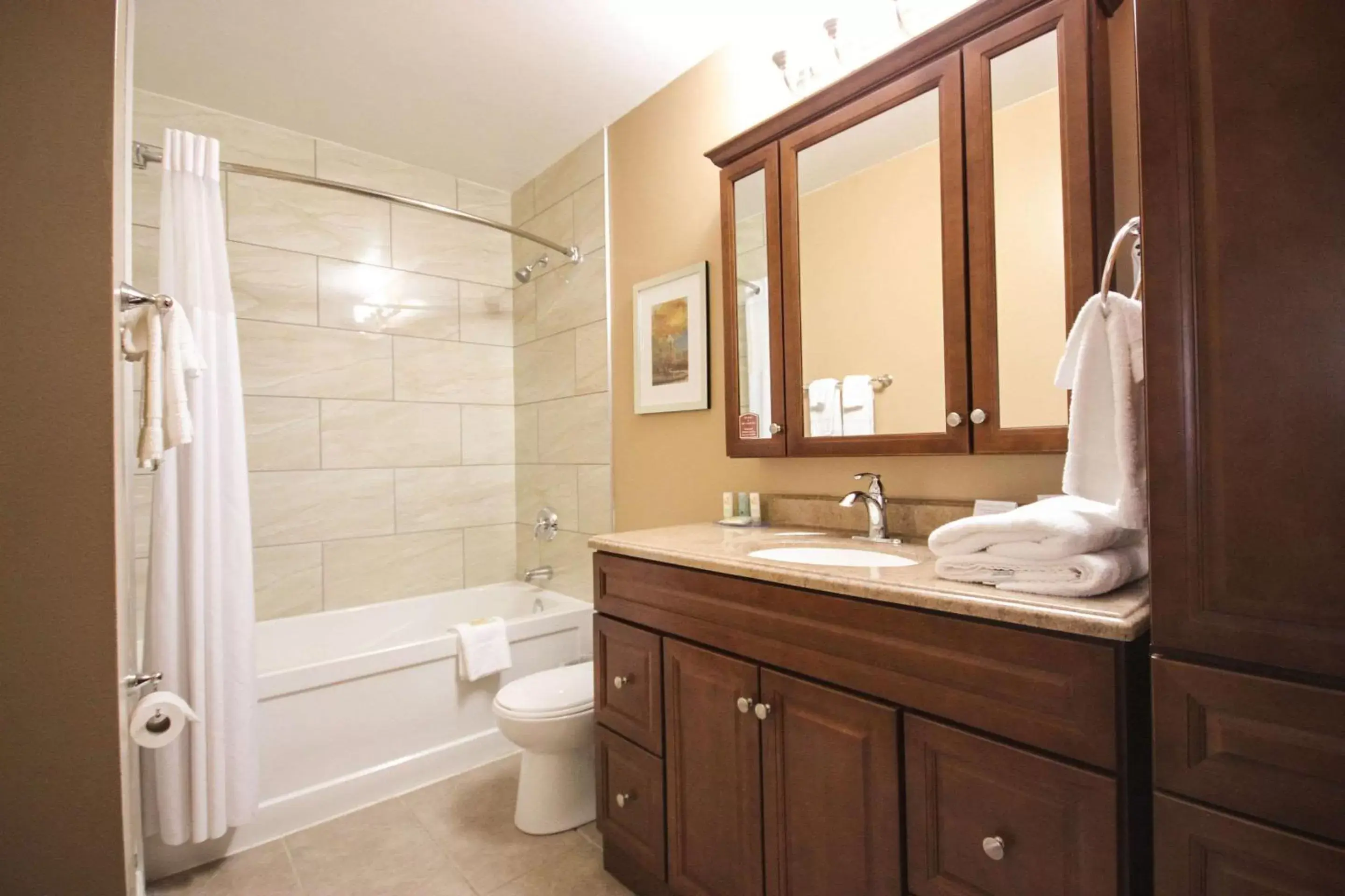 Photo of the whole room, Bathroom in Quality Inn Bracebridge