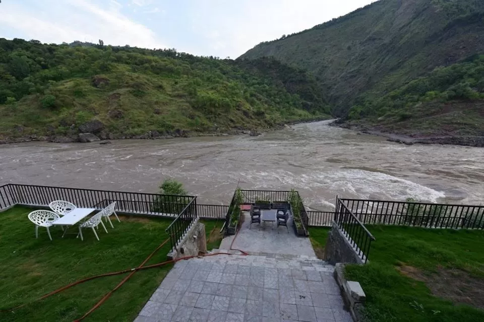 Natural landscape in Hotel La Orilla Muzaffarabad