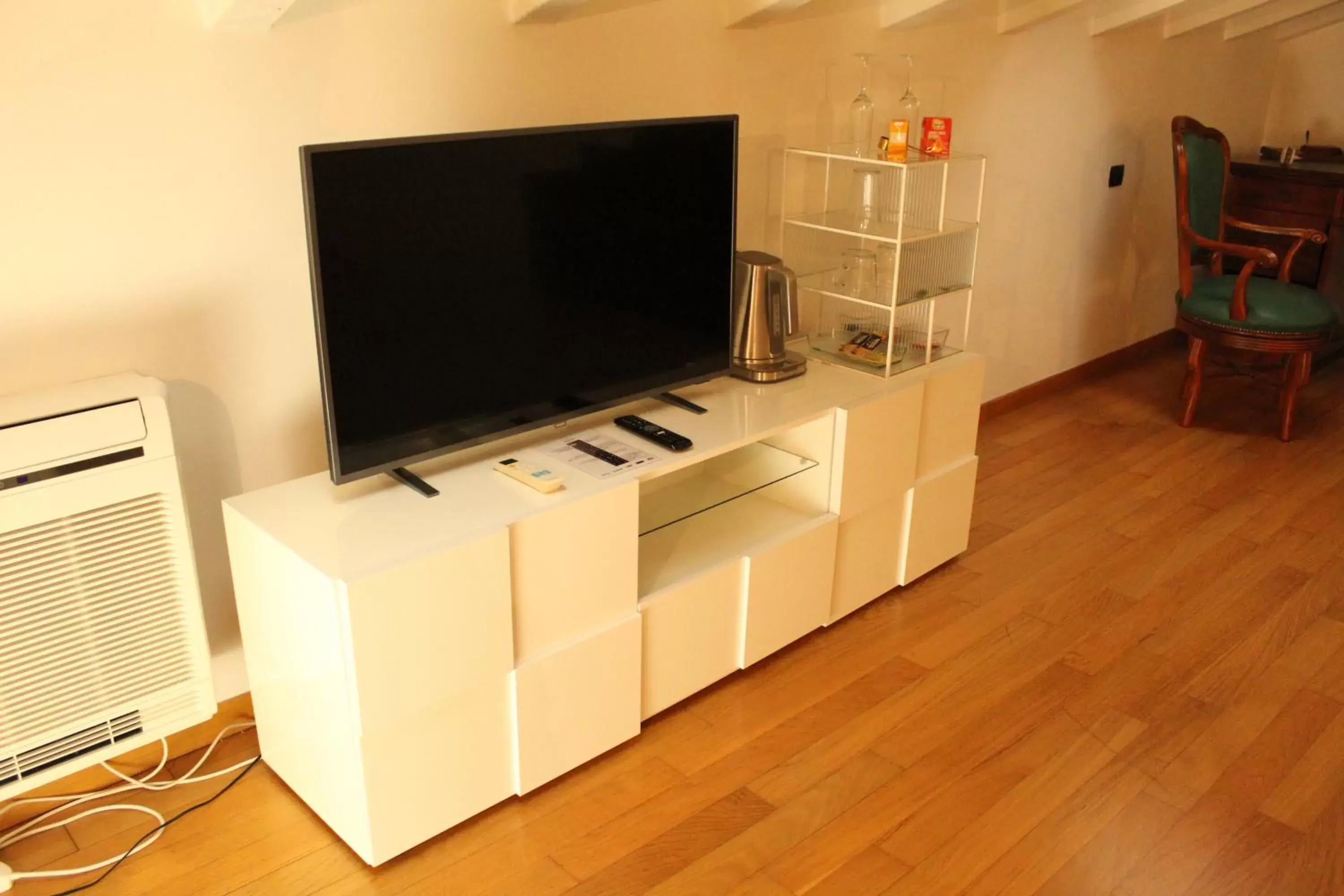 TV/Entertainment Center in Tortona52